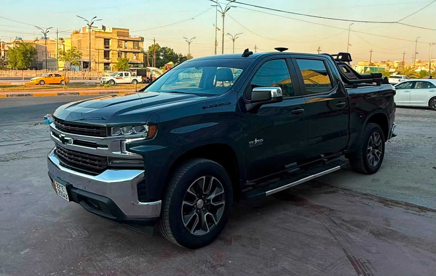 سلام عليكم بيع او مراوس حسب القناعه
2021 مكينة V8 5300 

باب طويل بدي قصير 

رقم اربيل باسمي 

ماشية 80 الف مايل 

بدون ايرباك بدون دواخل صبغ ربع جاملغ خلفي

مواصفات 

بصمة رادارات 

شاشة كار بلي 

تدفى مقاعد

كرسي كهرباء 

مقاعد جلد 

مكان السياره بغداد حي البنوك السعر  290 $ 

وبيها مجال ان شاءالله   ‭
***********  ‬  اتصال او واتساب
