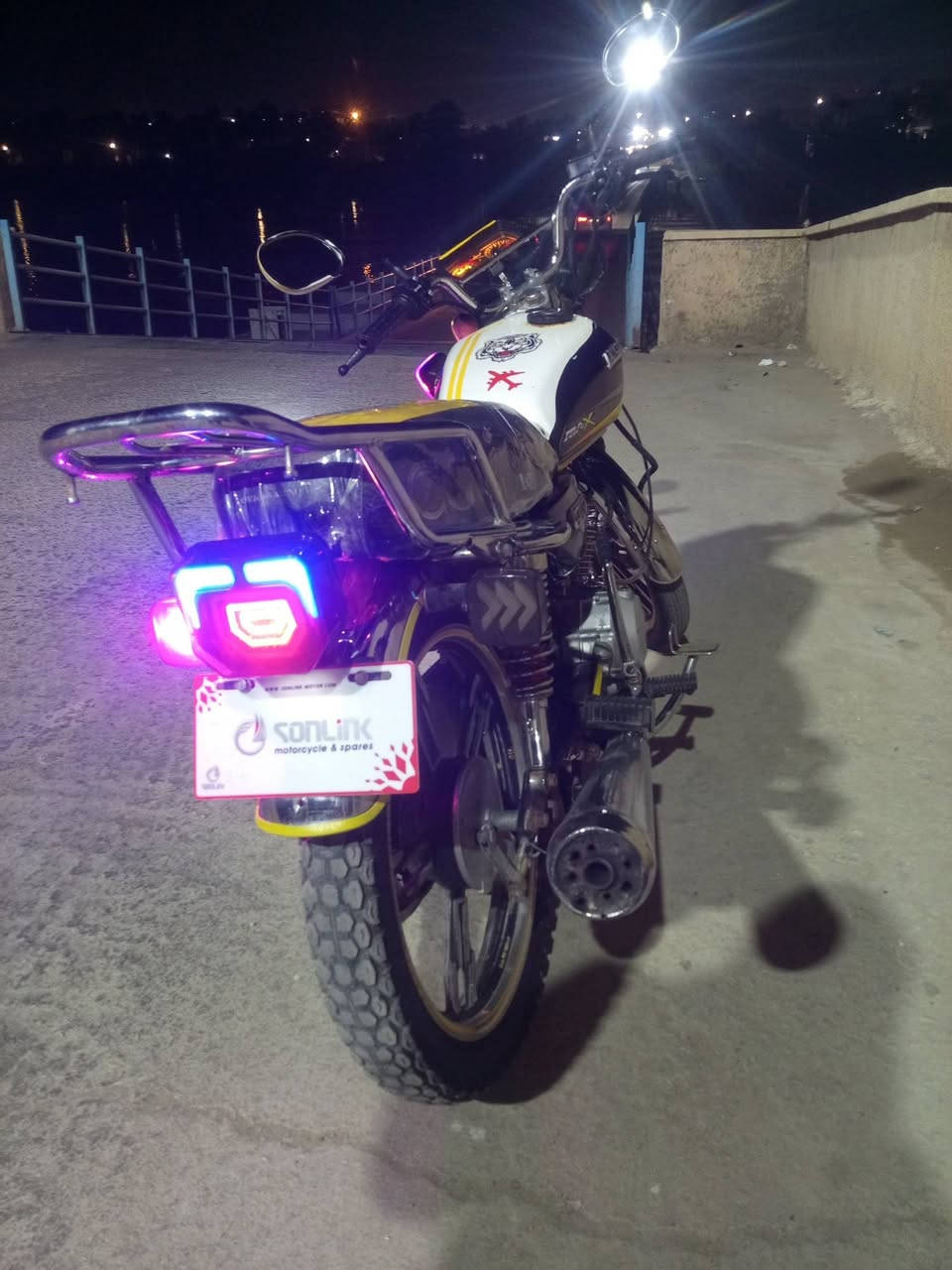 للبيع سيفان موديل 23  كامل من كلشي
المكان بروانه شاعي               السعر خاص


**إذا كنت صاحب هذا الإعلان وتريد حذفه لأي سبب، رجاءا أرسل رسالة إلى الدعم الفني**