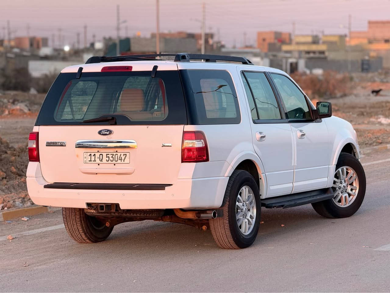 اكسبديشن خليجيه 
موديل 2011 ماشيه128 الف 
كفاله عامه كير محرك كفاله على وضع الشركه 
3قطع تبريد 7راكب تبريد ثلج ❄️ 
صدر جيد بلشركه مبدل تخم تاير ياباني 
بسمي رقم بغداد  
مكاني بغداد *********** الفارس, صلاح الدين
