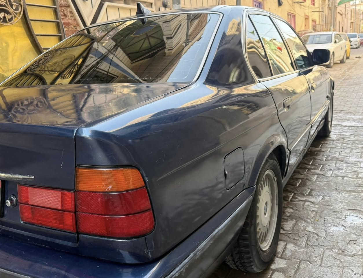 السلام وعليكم 
BMW 
موديل 1992
مصبوغة جمالية 
محرك كبس فانوس
كير محرك شرططط
كهربائية كلها شغاله 
تبريد تدفئه شغاله 
حداديه 80%
داخل جلد نضيف 80%
رقم كركوك الماني 
سنويه صاقطه ب2022
شرط التحويل 
سياره ما ناقصها شي
مكان تكريت / العلم 
بيع فقط بدون مراوس 
السعر 50 وبيها مجال قليل

***********
