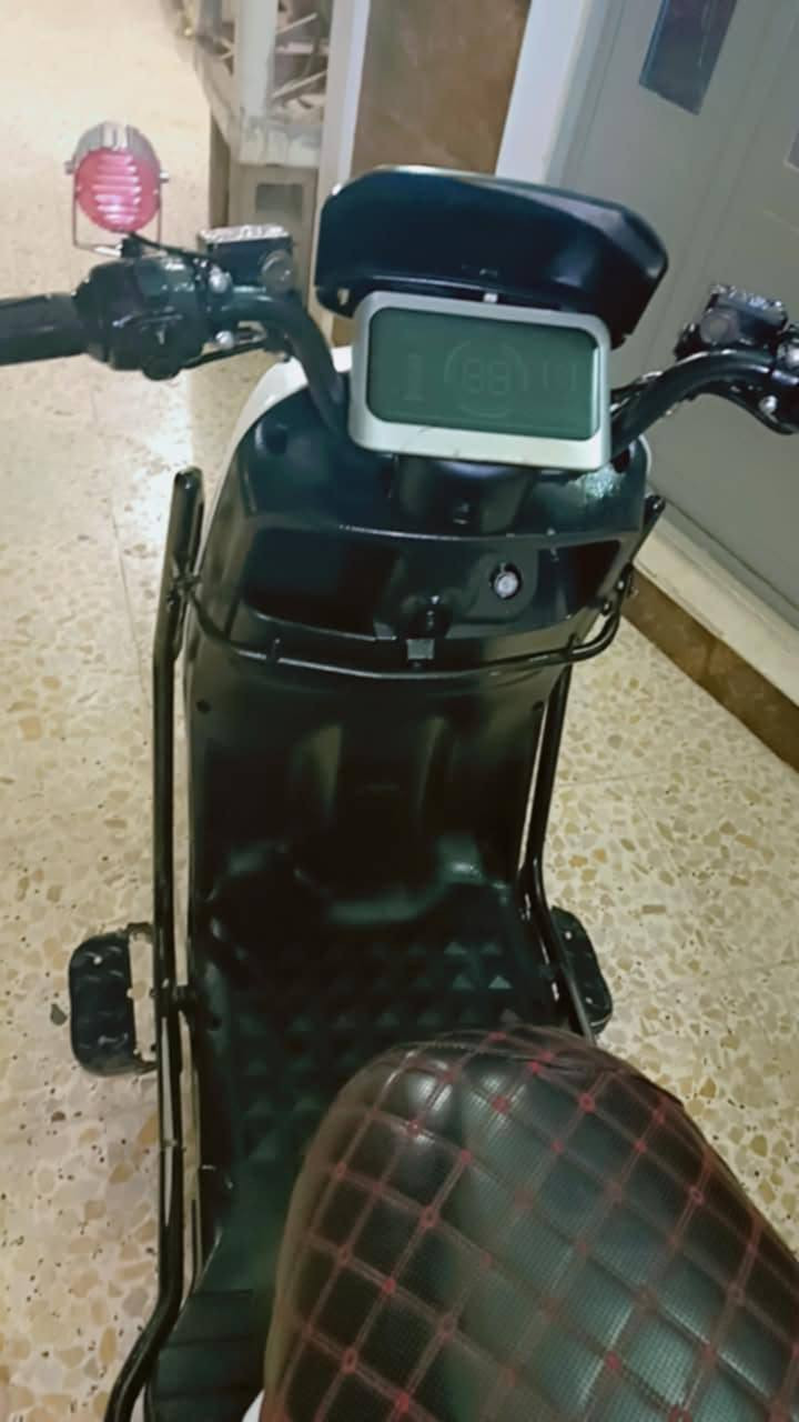 السلام عليكم دراجه شحن نوع سكنس مدرع نضافه فول مواصفات 6بطاريات بيهن نفخه فقط كهربائيّ كلهه شغاله وعل فحص مراوس ب هارلي اووو جبلي تجي تفحص وتشوف بعينك 0786 544 5986هاذه رقمي متواجد واتساب
