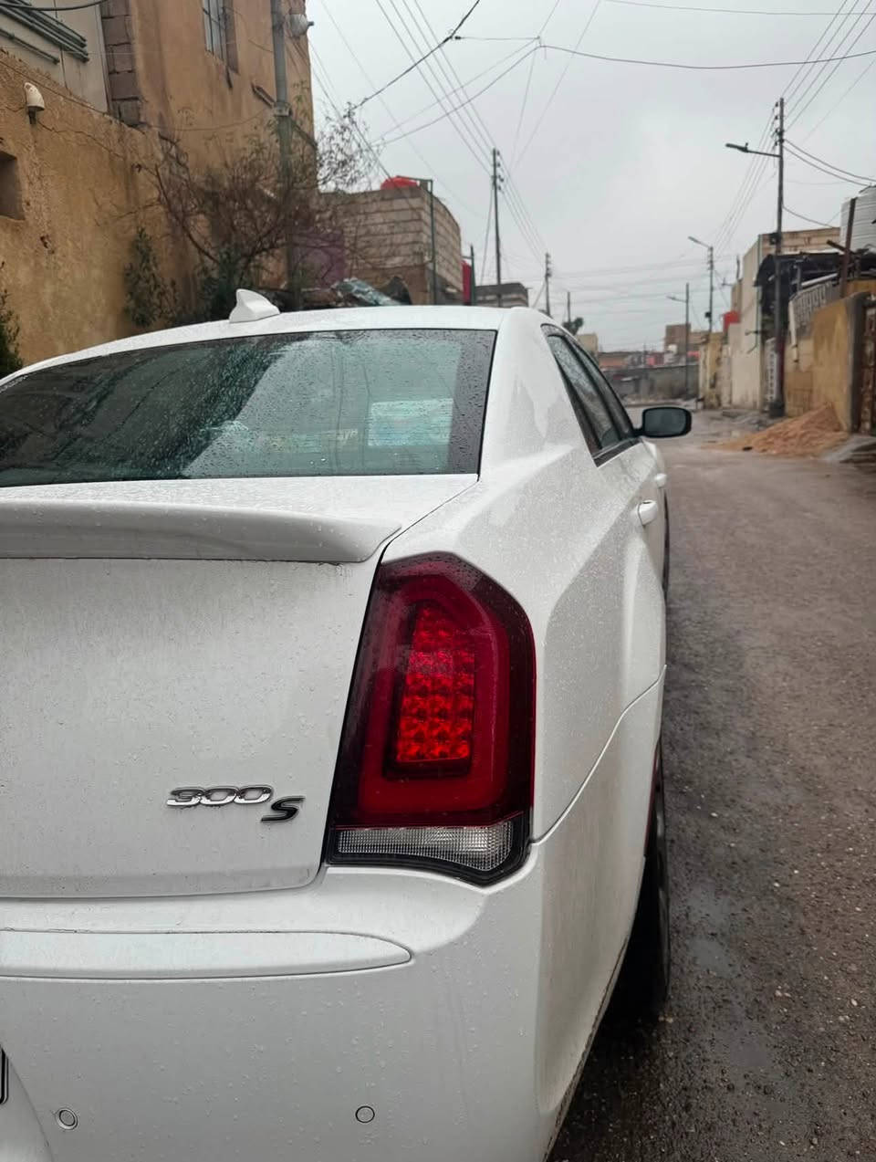 السلام عليكم 
كرايسلر s300
2018 
ماشيه 170 كيلو متر حقيقي 
سياره مال جناي مامشتغل بيها خط 
كفالة ومابيها اي نقص 
فول حساس امامي خلفي 
رادار جانبي اشاره مري 
مواصفات الاس معروفه 
سياره كفاله عدا مكانين صغار وموضحهم بالصور 
السعر 285 وبيها مجال 
مكاني بصرة
***********
