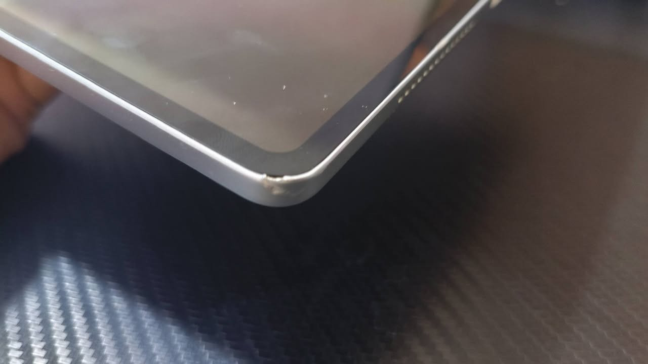 للبيع | HONOR MagicPad 2

شاشة OLED مقاس 12.3 إنش بدقة 3000 × 1920 ومعدل تحديث 144Hz.

معالج Snapdragon 8s Gen 3 القوي.

ذاكرة 12GB RAM (مع دعم RAM Turbo).

سعة تخزين 256GB.

بطارية ضخمة 10050mAh تدعم الشحن السريع.
نظام التشغيل MagicOS 10 (Android 16).
سماعات ستيريو عالية الجودة.

الملحقات 
قلم 
كيبود 
الكارتونه مالته موجودة جهاز جديد 

مناسب للدراسة، والألعاب، والمونتاج الخفيف، والرسم، ومشاهدة الأفلام. 

صارله شهرين عندي مشمور  قليل الاستخدام 

بي ضربه خفيفه بالاطراف

سعرة بالسوك 950 الف 
ابيع ب 600 الف السعر غير قابل للتفاوض 
مكاني كربلاء 
للتواصل 
***********
