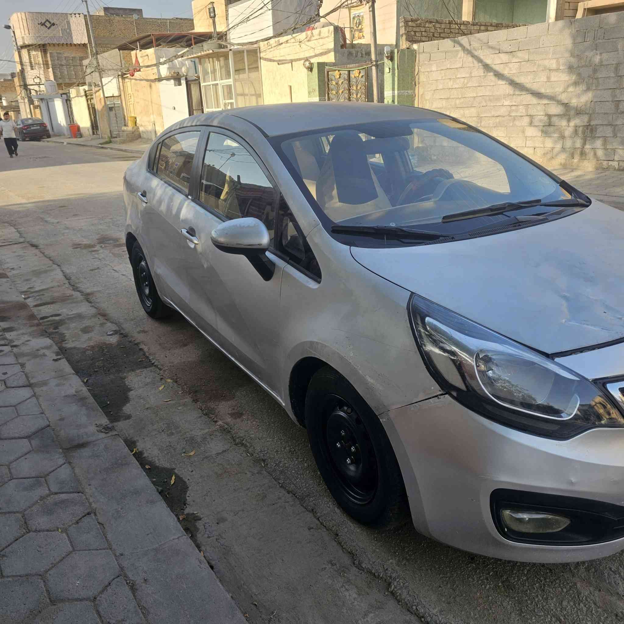 ريو 2015 خليجي محرك 1600 مكفوله من ظربه وصبغ وتبديل جارده وبيهه باردات سياره جاهزه كير محرك حداديه مابيهه نقص السعر 75 وبيهه مجال للاستفسار *********** مكاني النجف
