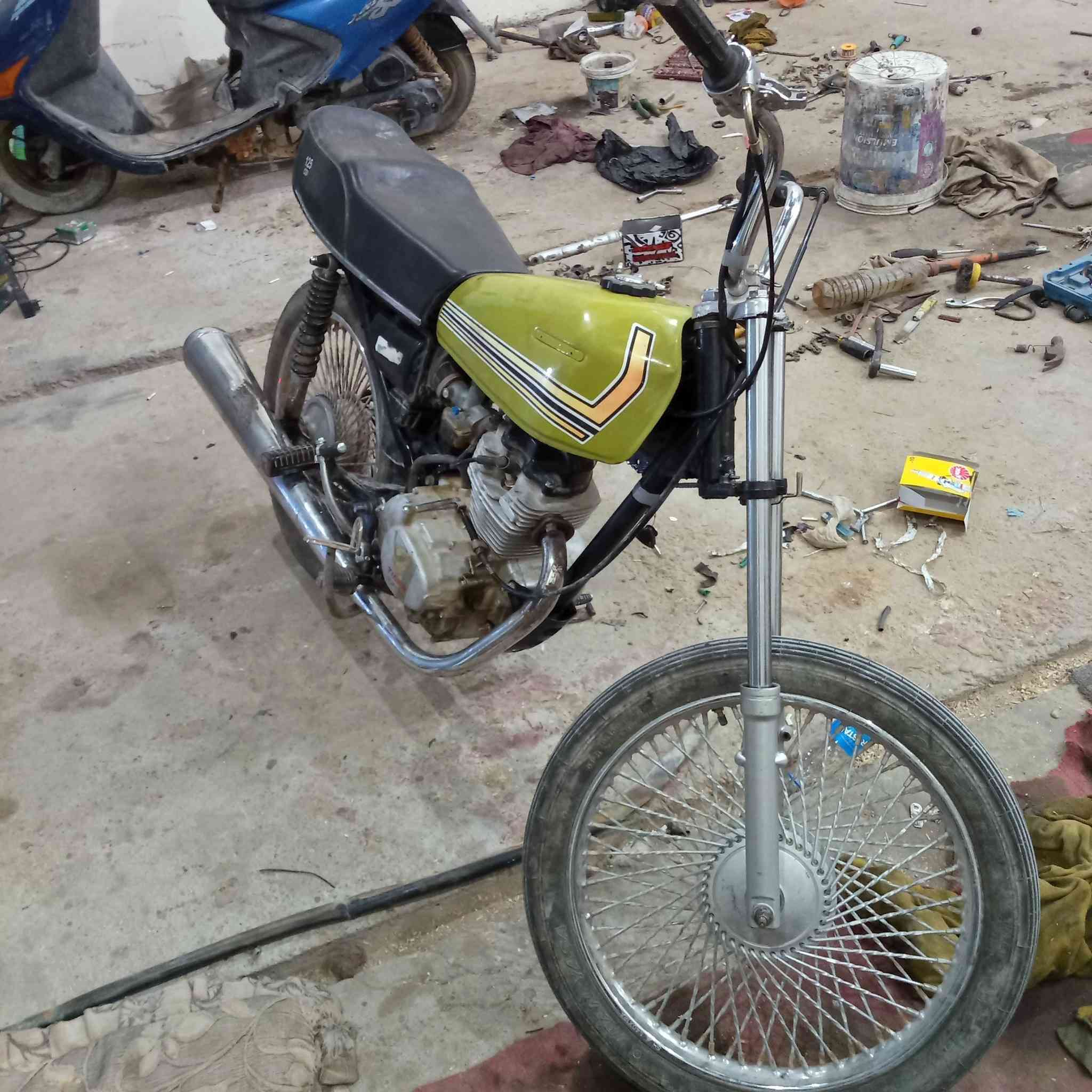 تايكر كلك شاصي نظيف . للبيع السعر ٣٥٠ مكاني رميثة ***********
