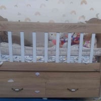 سرير للبيع مستخدم ٤ اشهر  اشتريته من ساحة عنتر ب١٥٠ الف ، أريده ب١٠٠ م...