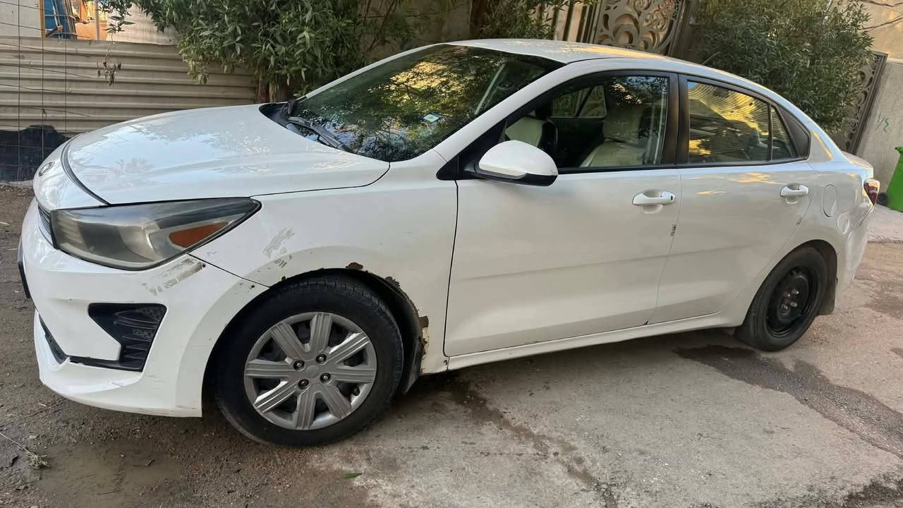كيا ريو موديل 21  وارد امريكي   السياره ماشي 98 الف  ميل محرك 1600 بيها حاليا ضرر بالبوب ومنزل من سعرهه كلش والحادث مالتهه ايضا موجود بالصور رايدهه ب ٨٨ وبيها مجال بسيط للتواصل على الرقم
 ***********  موجود اتصال وموجود واتساب
