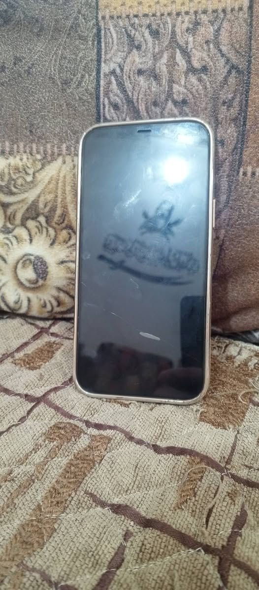 السلام عليكم ورحمة الله وبركاته
اخوان عندي ايفون 12 برو ماكس 
لون ابيض 
ذاكره 256 
بطاريه 87 
مفتوح الجهاز مبدل بي فقط فلاته 
التلفون نضيف ومكفول من غير شي 
سعره 500 
واذا اكو مراوس 
ايباد ابل 
او 
ريد مجك 
حسب القناعه
حته اذا اكو واحد زين انطي فوكاه فرق 
مكاني بغداد الحرية 
***********
