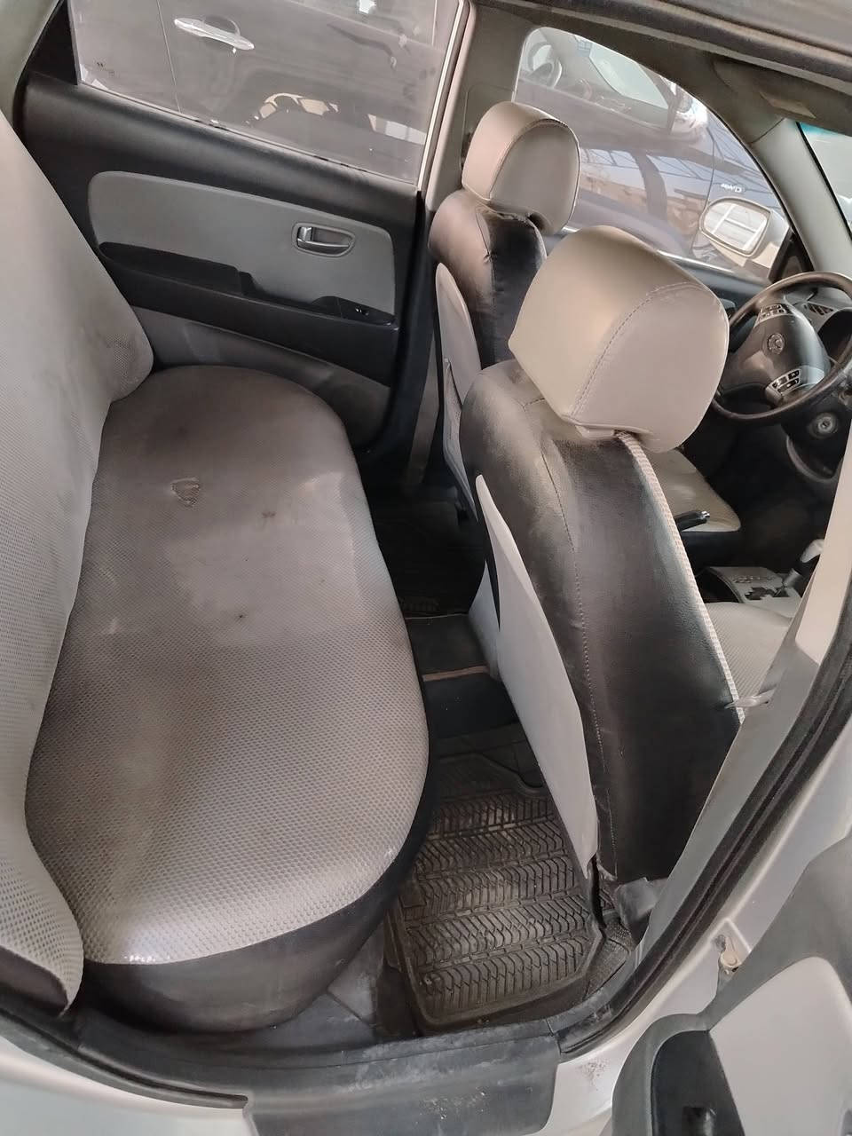 الانترا موديل 2008 الرقم انكليزي بأسمي بيا صبغ قطعتين جاملغ امامي يساروباب خلفيه يسار السعر95الاتصال ***********
