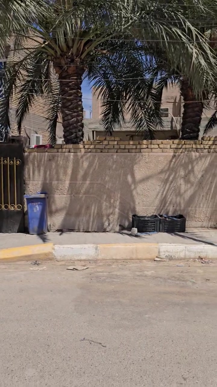 أللهم صل على محمد وآل محمد
🏠دار للبيع🏠
⭕العنوان: حي الامير 
 ⭕ يم بيت الاستاذ علي كاظم شبلي 
____
🌿طابو صرف
🌿بناء ٢٠٠٥
🌿 عكاده

♦️المساحة :   ٣٤٠
♦️الواجهة  :  ١٣ وربع
والطول  :     ٢٦
----------------
تفاصيل الدار 🏠 
__ _________
🌿استقبال 
🌿عدد غرف  
🌿صاله كبيره 
🌿مطبخ
🌿مجمع صحي عدد ٢
 داخليه وخارجيه 
ممر حول البيت 
حديقه كبيره
كراج سياره
______________
     ♦️♦️♦️كل التفاصيل داخل الفيديو للاستفسار اكثر الاتصال او مراسله الصفحه ♦️♦️♦️
للأستفسار الاتصال على الأرقام 
***********
***********

                  ♦️ومن الله التوفيق ♦️
___________
                        مكلف بالنشر
