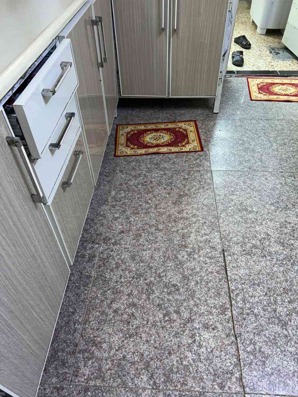 السلام عليكم للبيع الكاونتر 250 الف والطباخ 150 الف 
و الغساله ب 75 الف عنواني بغداد البياع ***********
