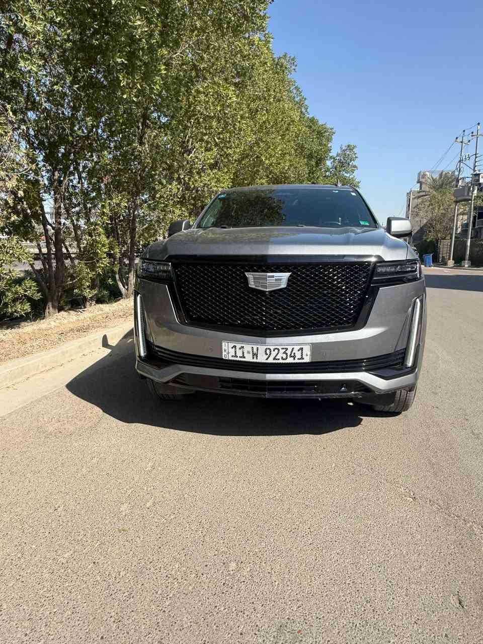 السلام عليكم
كديلاك اسكاليد موديل 2022  فول مواصفات اعلى فئه اسبيرسو شنو تريد بيها 
وارد امريكي 
رقم بغداد باسمي 
ملاحظه مكينه السياره و الكير و جميع الكهربائيات مكفوله من كلشي على وضع الشركه
ضرر السياره جاملغ خلفي جهة السايق مصبوغ و قبق صندك ايضا مصبوغ بدون دواخل بدون كص بدون اي اضرار داخليه  هذا ضرر السياره غير هذا الحادث كفاله مابيها كلشي السياره مابيها اي كلوب مشتغل و لا بيها برغي نقص من الدعاميه للدعاميه مابيها مصرف ربع دينار 
مواصفات السياره فول للاخير شتريد بيها و كلش هواي مراح اذكر منها بس المهم
 داخل اسبرسو بالون الاسود
36 سماعه 
كراسي مساج 
دركه اربي ام و هاي تجي كلش قليل بالكديلاك 
دوسات كهرباء 
تنته شامو بالكامل 
وباقي مواصفات الكديلاك معروفه 
ماشيه 57 الف 
مكان السياره بغداد حي الخضراء 
السعر 635 ورقه 
رقمي ***********
