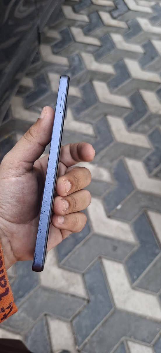 تكنو سبارك 10 برو للبيع
ذاكرة ٢٥٦ عشوائية ٨ زائد ٨ 
مثل ما موجود بالصور كل خلل مابي وما داخل تصليح ابد فقط بي زر القفل مرات يعلك بس البصمة شغالة 
150 بي مجال مكاني بغداد الدورة
***********
