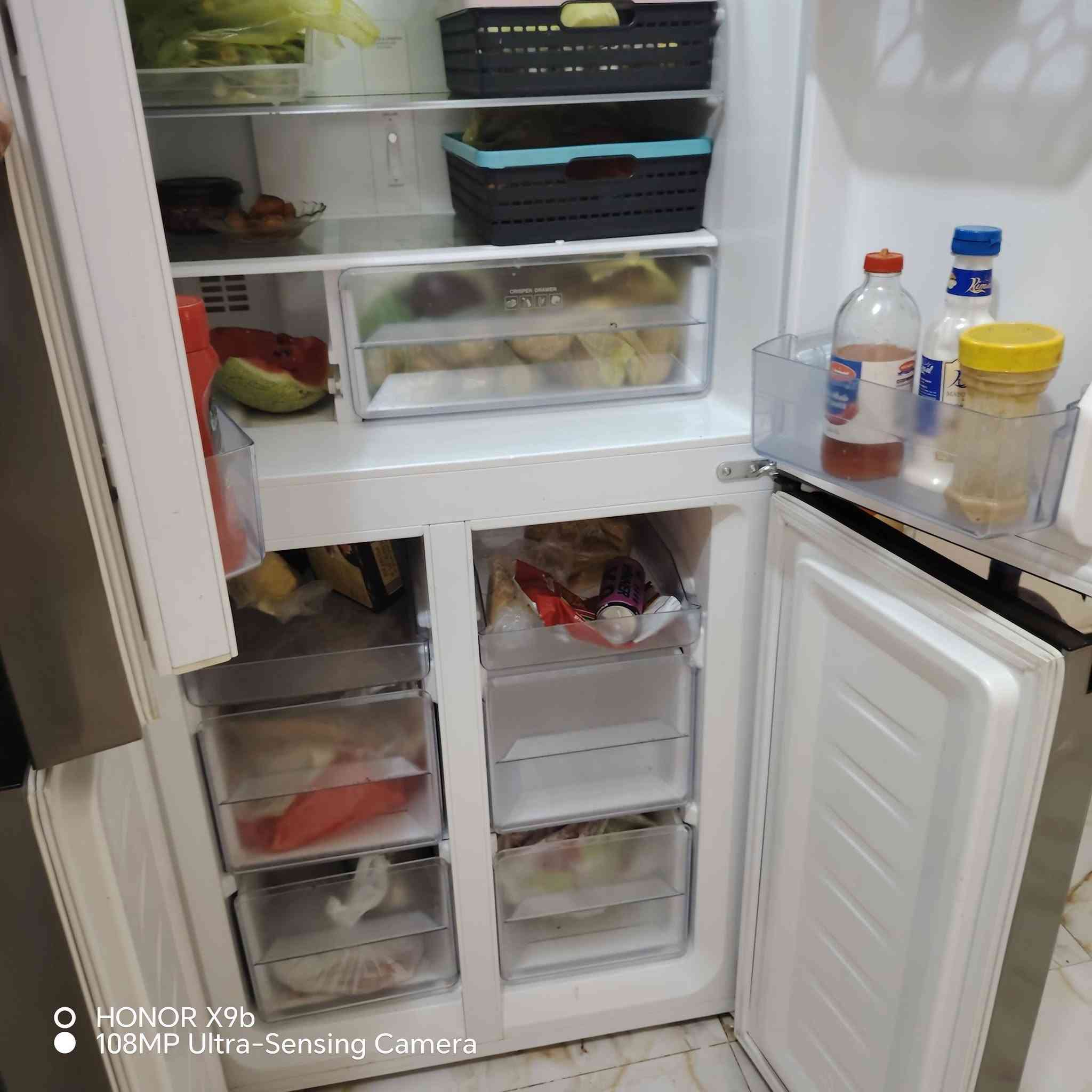 السلام عليكم ثلاجه ومجمده بنفس الوقت  للبيع  نوعيه فريش اخذته بمليون واريد ابيعه بسعر 350 قفل العنوان بعقوبه التحرير للأتصال على الرقم ***********
