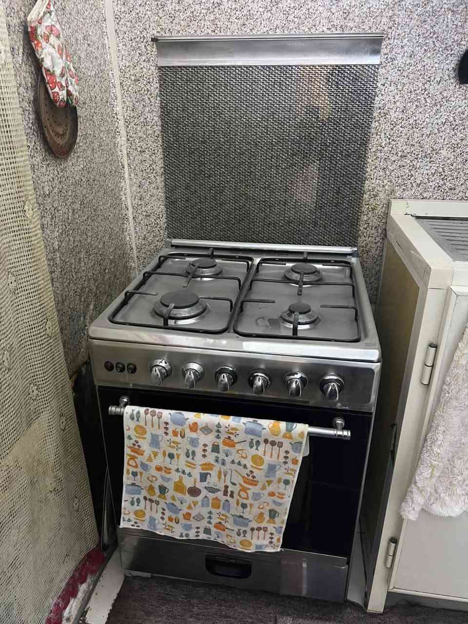 طباخ جديد 110
ثلاجه. حجم وسط كلش نظيفه 150وبيه مجال سماوه


**إذا كنت صاحب هذا الإعلان وتريد حذفه لأي سبب، رجاءا أرسل رسالة إلى الدعم الفني**