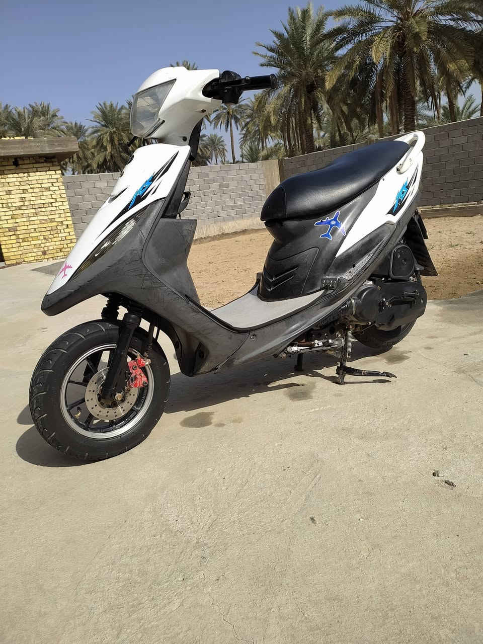 ماكس عدله (49) بلاديه 
مكينه ناعمه لاتنقيص لاتبخير 
دراجه ناشفه كلشي شغال بيها 
لايت عالي ناصي 
اشاير. سكن دشبول 
فقل جنطه 
قفل ستيرن
حساس بريك+عدسات حساس بريك. 
* السعر650 * وبيها مجال. وأي استفسار اخر خاص موجود.
مكان حله مركز المدينه.. حي الجزائر. 
***********
