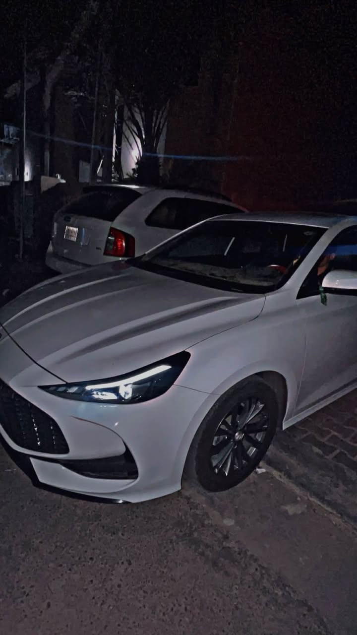 Mg_Gt. 2025.                                                                       فول موصفات..بصمه كشنات جلد..اسلايت روف..لايت زنون..مري شفط..بكلايت لد …سياره جديده 5 كامرات سياره بيه طخه خفيفه بل جاملغ بسطيه.                                               سعر17.600 وبيه مجال.     سياره باسمي تحويل ثاني يوم أو تريد وكاله  هاذ رقمي *********** بس وتساب

