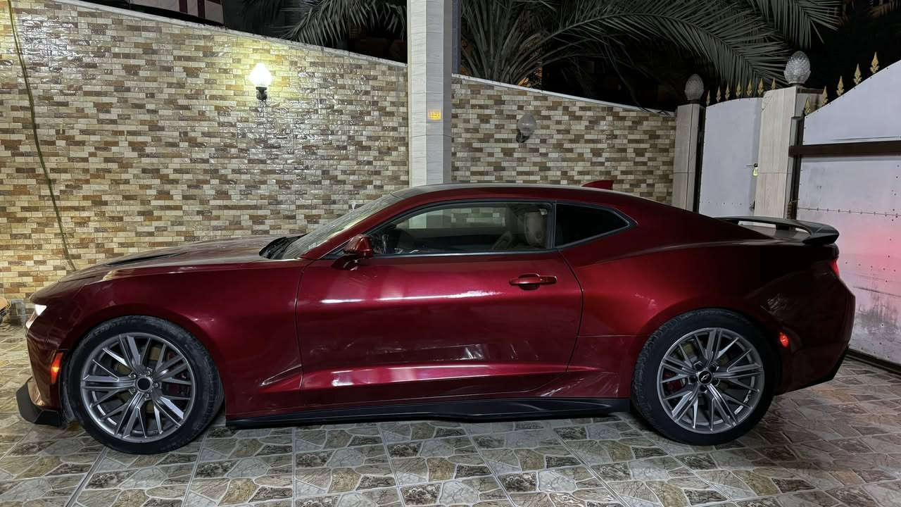 شلون الشباب
كمارو 2SS 
الموديل 2018
الصبغ : جاملغ وباب السائق (بچم كبس)
رقم بغداد الجديد الدولي بأسمي 
🛑السياره مزودة وعليهة القطع المذكوره 🛑
شوتة KN الفلتر الجبير 400$
ثروتل 95mm مال كورفيت 300$
ثلاجة C8 محفورة بورتد 500$
 كت كام كاملBTR 225 Stage 3 2500$
نوزلات ZL1 1000$
طاحونه ZL1 200$ 
عبوة فيول بمبم 400$

الممشى 55 الف ميل 
مكان السياره بابل 
السعر 175 ورقة بيهة مجال جدا بسيط
للتواصل ***********
