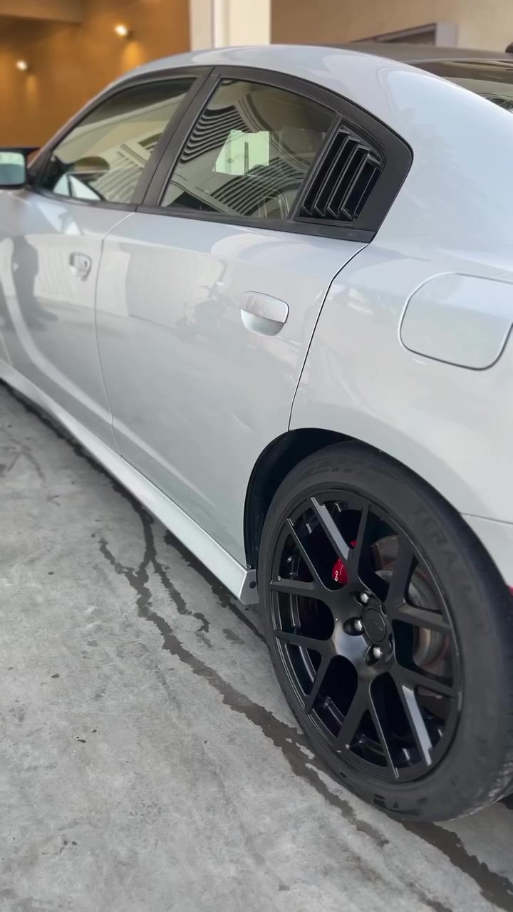 سلام عليكم دايتونه للبيع فول ما عده الفتحه سياره كلين بدون اي حادث سياره موديل 2019 سياره 250 وبيه مجال للشراي استفسار اكثر ***********
