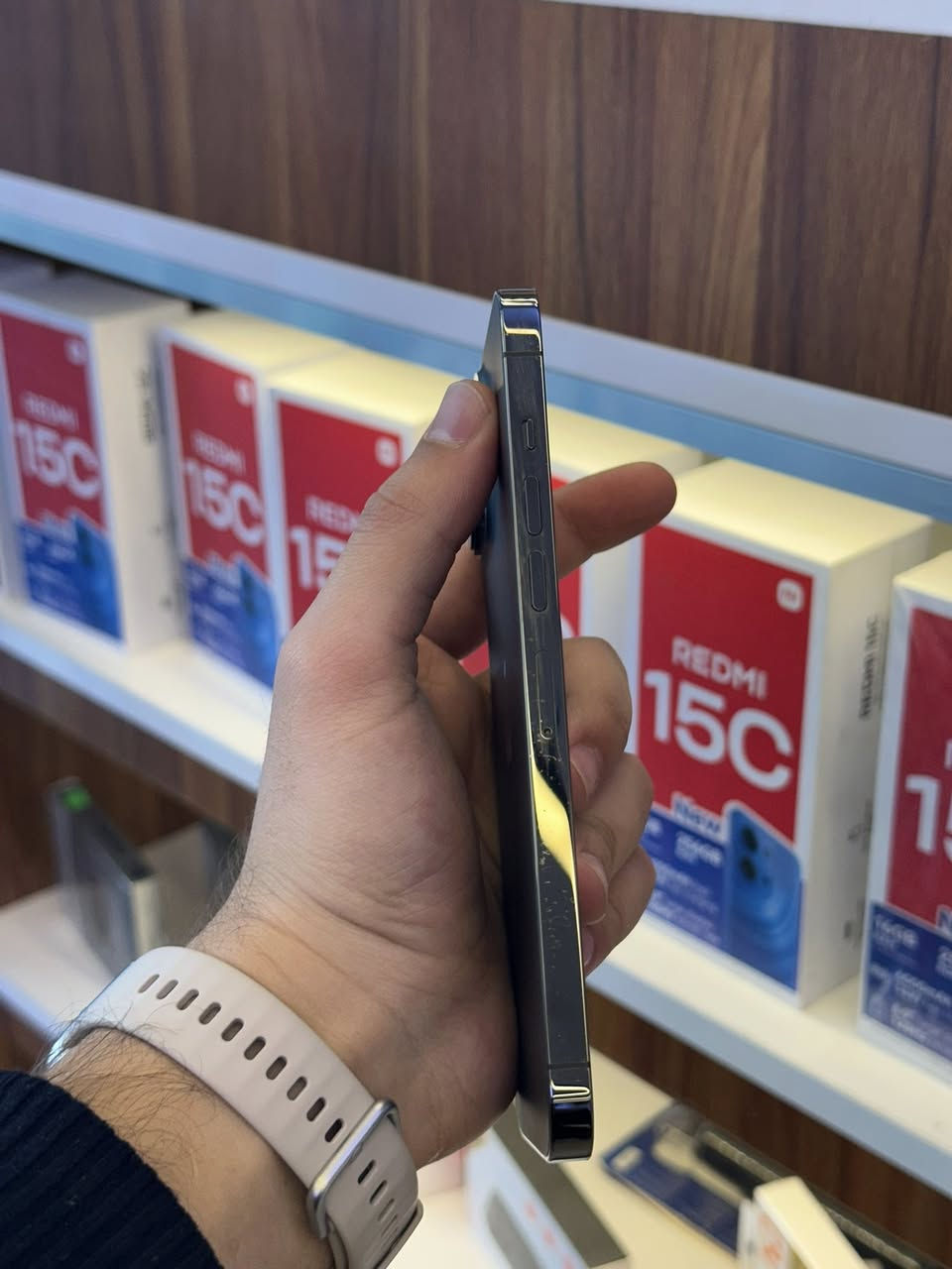 السلام عليكم 13 برو ماكس ذاكرة 256 بطارية 84 نظافة الجهاز 100% السعر660 فقط 🔥***********
