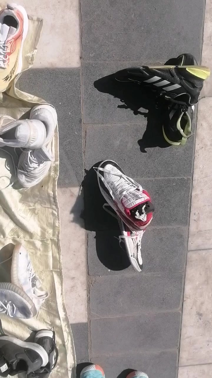 سلام عليكم شلعه شلعه عدد بل ٣٠٠ زوج عل ٢ونص
بي باله وبي جديد وبي تعبان
بغداد البياع ***********
