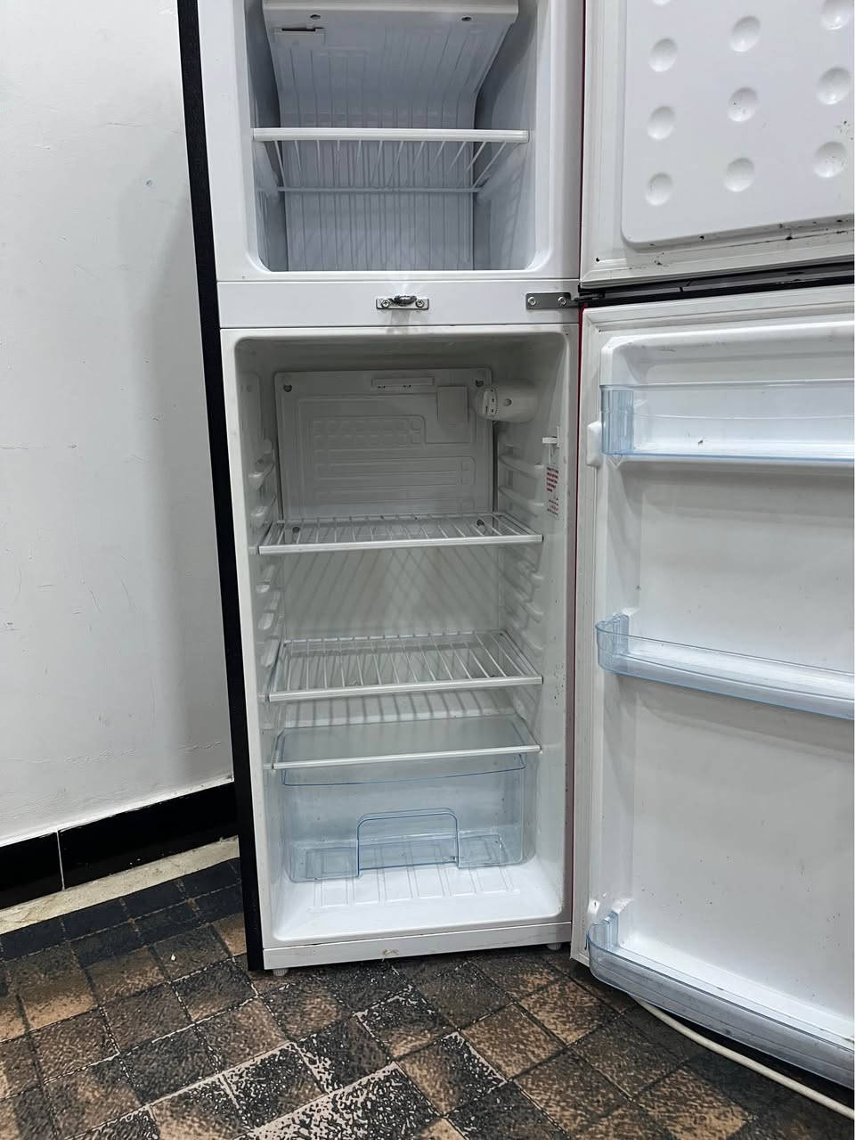 السلام عليكم 

ثلاجه جديده نضيفه استعال شهر  حجم 34
شركه DEko سعر 250 وبيه مجال العنوان حي المعلمين الجديد رقم *********** عمارة, ميسان
