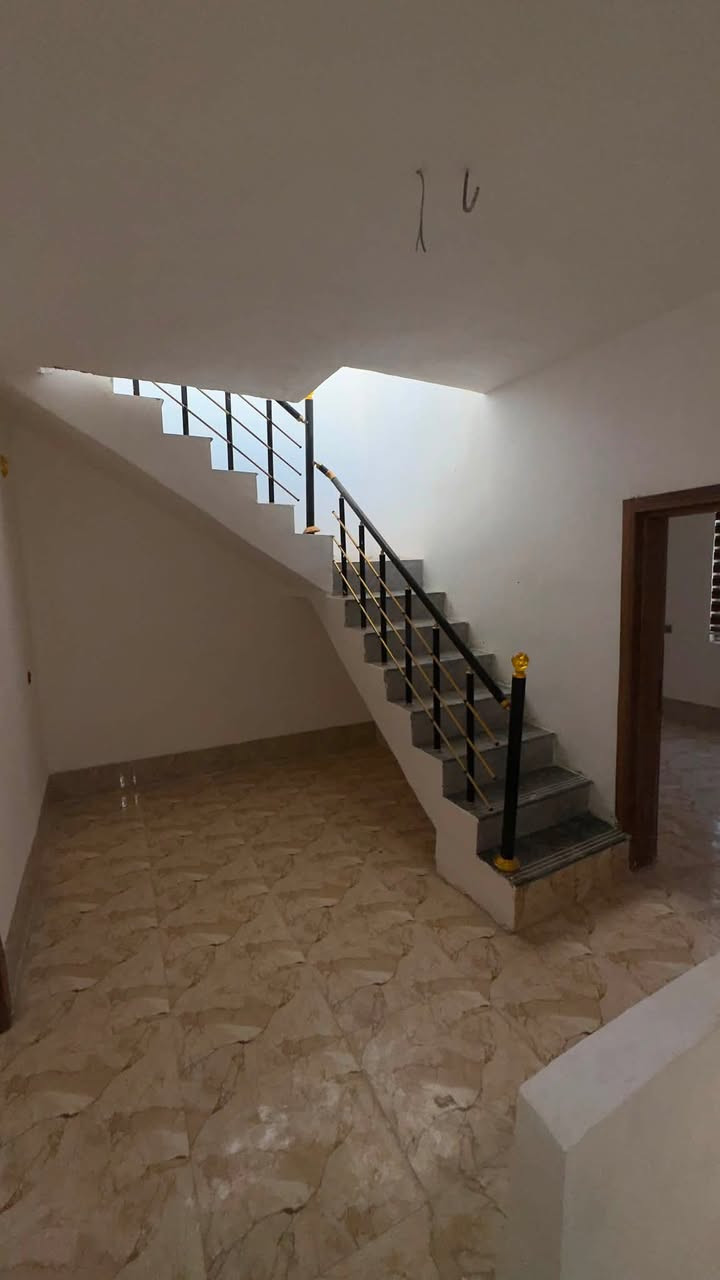 بيت طابقين ركن للبيع ما مسكون نهائياً يعني جديد بناء حديث كربلاء خلف باب طويريج بي سبلت و سخان و ماطور و برد سحب و بي كهرباء مساحته 55 منطقه سكنية راقية بيت يصلح حسينيه و بي مجال للتعامل للاستفسار الاتصال على الرقم او التواصل خاص 
***********

