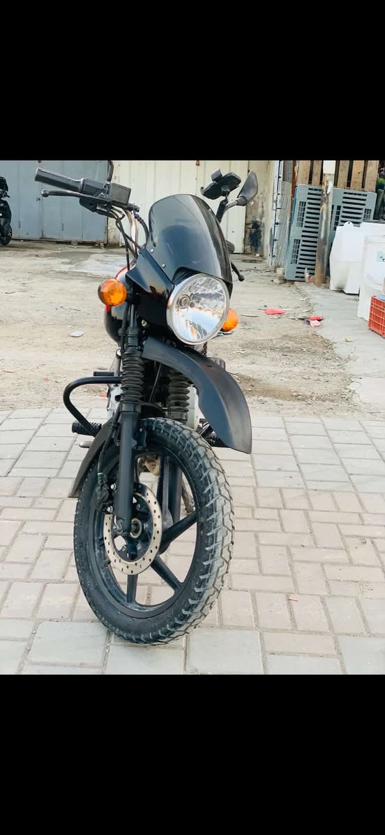 بوكسر موديل 23
دراجه مابيه نقص برغي كامل للخير مال طالب مدرسه ما متعوبه رقم وسنويه بسمي 

سعر 2و300 وليجي ما رجعه 

مكاني حي اور 

‭0788 292 5168‬
