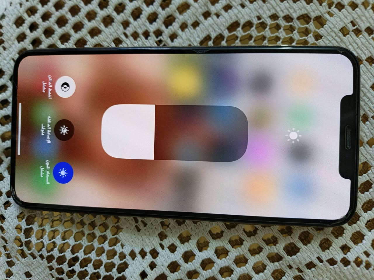 ايفون اكس ماكس ذهبي
التلفون نضيف
 فقط بي ضربه بالضهر مثل مموضح بالصور
ذاكره ٢٥٦ 
بطاريه ٨٤ 
السعر ٢٠٠ الف وبي مجال
يتوفر توصيل
التواصل عبر الهاتف /  ***********
