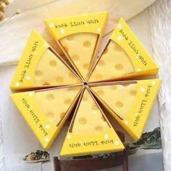 صابونة الجبنة الكورية 🧀 الأصلية
الي چانوا منتضريها وصلت  

هاي سحر مو صابونة فد شي خيال مبيض فوري 
ازالة بثور الوجه 
كثر استخدامها ايزيل النمش
تعمل بقوة على ازالة الدهون 
ونادرآ تلكون صابونة بيها ترطيب وتبيض فوري ورغوه كثيفه بنفس الوقت  كما يمكن استخدامها للمناطق الحساسة 
. 
الأصلية
 🧀🧀 

اهم #فوائد الجبن للبشره :::
• يساعد على نمو خلايا الجلد لاحتوائه على فيتامين B
• يتخلص من جميع عيوب البشره
 • يجعل البشره صحيه ومشرقه 
وتحتوي الجبنه ايظا على نسبه عاليه من البروتين العالي الجوده بالاضافه الى الفسفور والزنك 
والفيتامينات B2 , B12 ,A
السعر 2000 
للاستفسار مراسلة الصفحه او مراسلة هذا الرقم واتساب ***********
متوفر توصيل الى جميع انحاء العراق
