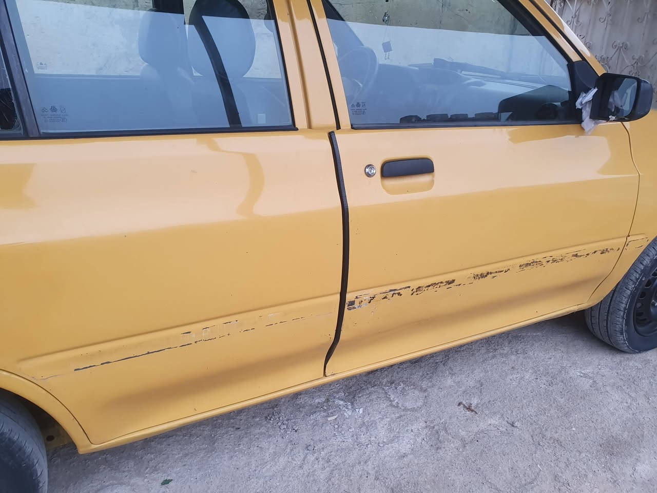 سلام عليكم عيدكم مبارك وكل عام وانتم بالف خير وصحة وسلامة يارب  سايبه للبيع السعر ٣٠ العنوان كوت البتار ***********
