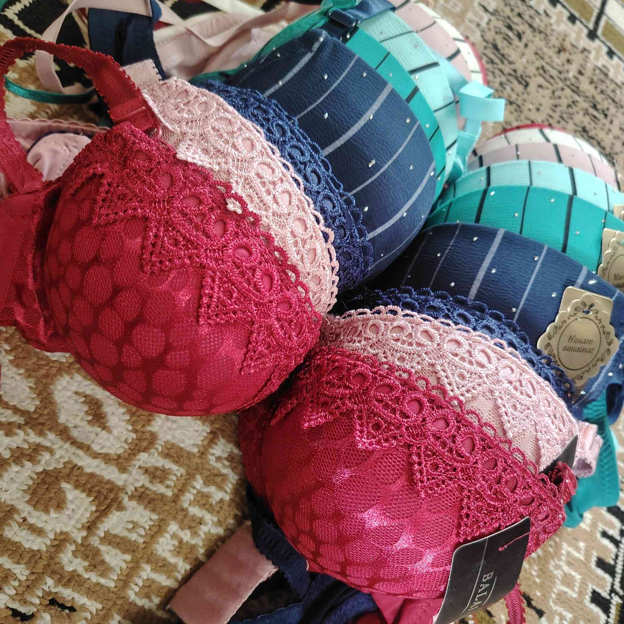 كلشي داخل المنشور موجود عندي واسعارهن مناسبه بنات الي تريد تراسلني وتدلل ويوجد خدمة توصيل


**إذا كنت صاحب هذا الإعلان وتريد حذفه لأي سبب، رجاءا أرسل رسالة إلى الدعم الفني**