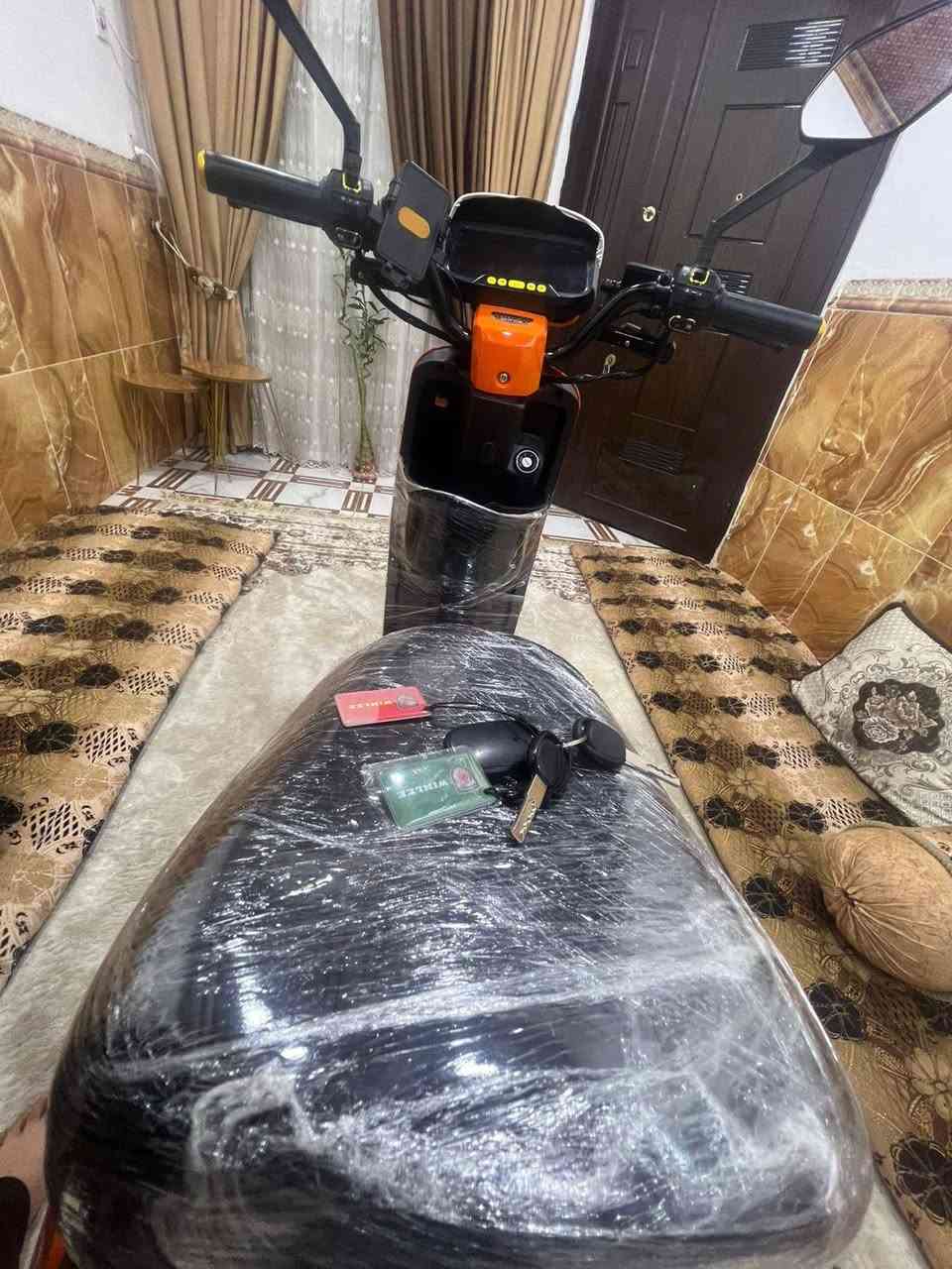 دراجه شحن نوع R9 ونلي الأصلي ببطارية 32 أمبير انتاج 2026 فول موصفات تقطع مسافه 50كيلومتر وتتحمل وزن 150كيلو حقيقي سرعه 109 شاشه بريكات دسك هايدروليك نضام باركينج ونضام بك R سماعات بلوتوث موديل الأحدث تشغيل كارت بصمه مفتاح مستخدم شهرين المطور جديده السعر550او بي مجال لطيبان رقم الهاتف ***********
