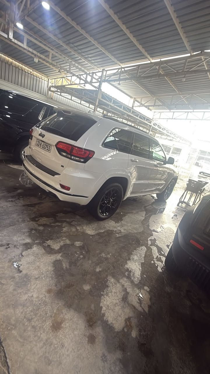 السلام عليكم
🔥 للبيع سيارة نوع جيب وكالة هارلم
📋 تفاصيل السيارة المعروضة
━━━━━━━━━━━━━━━━
🚘 النـــوع : جيب اس S معروفه مواصفاته وكالة هارلم  
📅 سنة الصنع : 2021
⏱️ العـــداد : 85 كيلو ٬
⚙️ المحـــرك : V6 3.6 
🎨 اللـــون : ابيض 
💰 السعـــر  335 $

📝 ملاحظات:
خليجي
 كفاله عامه عدا PDR 
اصبعين مع كرت 

━━━━━━━━━━━━━━━━
📍 الموقع:
النجف الاشرف
***********
