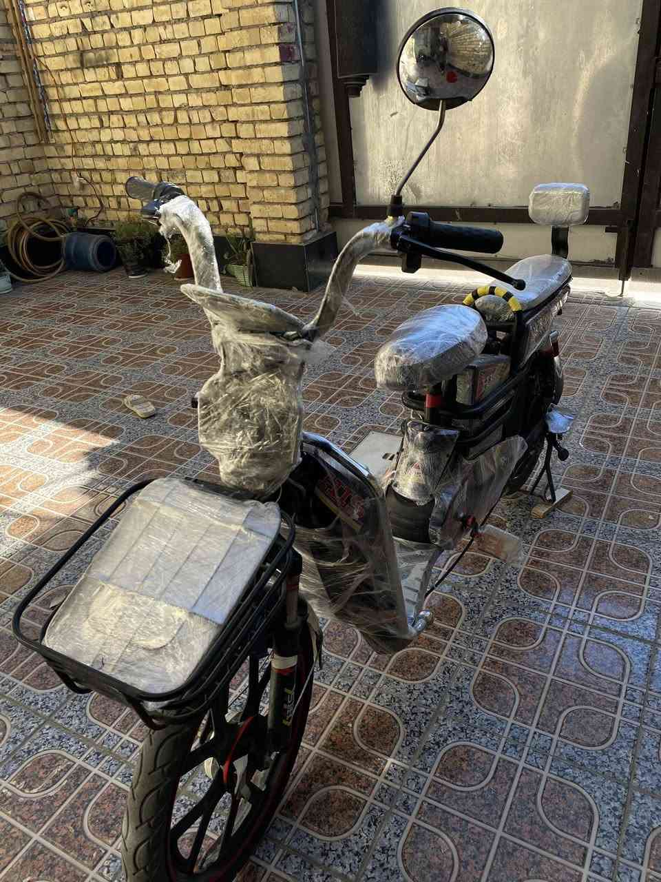 سلام عليكم
ماطور شحن 5 بطاريات شبه منتهيات 
يرادله اشاير وهورن 
سعره 185 الف وبي مجال حيل قليل 
***********
