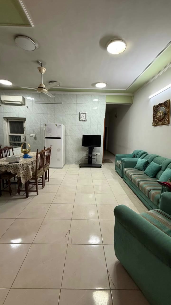 🔥تحية طيبة 

🏡 للإيجار – المنصور | بداية البيجية
📍 موقع مميز قريب جداً من الشارع الرئيسي.

✨ التفاصيل:
📐 المساحة: 200م²
🏠 بناء حديث
🛏️ غرفتا نوم
🛋️ صالة 🍽️ مطبخ
🛋️ مؤثث بالكامل
🚗 كراج سيارة🚪 مدخل استقبال
🚪 مدخل مستقل للمطبخ
👨‍👩‍👧‍👦 مناسب للسكن العائلي
💵 الإيجار الشهري: 850 دولار

🔎 رمز العقار: 446
📱اتصال ***********
💬 واتساب: ***********
✨نستقبل كافة العروض السكنية والتجارية✨
رابط قناة الواتساب 
https://whatsapp.com/channel/0029Vb7Uz8yDp2Q3t1cIWg30
#عقارات_المنصور_الأميرات_الداوودي_حي_المتنبي_المهندسين_حي_العربي_المالية_حي_دراغ_البيجية_العناب #البيجية #أثاث #بيت_للايجار #منزل_للإيجار

