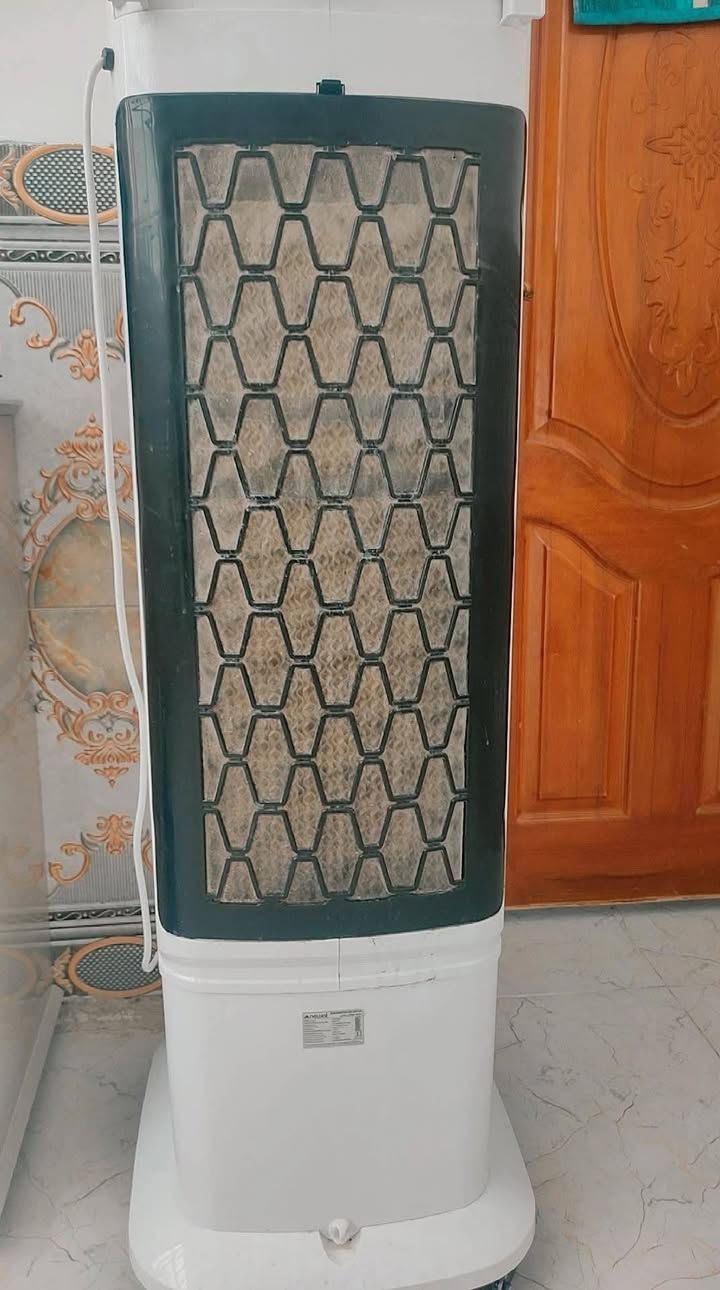 سلام عليكم
مبرده نوال التركيه العموديه 
ارتفاعها متر و125سم
تحكم الاوظاع شاشة لمس وريمونت
دفعها 5متر ثلاث سرع وبيها مقياس درجه الحرارة
رطوبة ماكو وتشتغل كهرباء ومولد وبيها مواصفات بعد
مثل ماتستعمل ماي هواي حوظها 25لتر تمشيك 8ساعات
السعر 210 الف

العنوان الديوانية/ حي الشرطة

الرقم /***********
