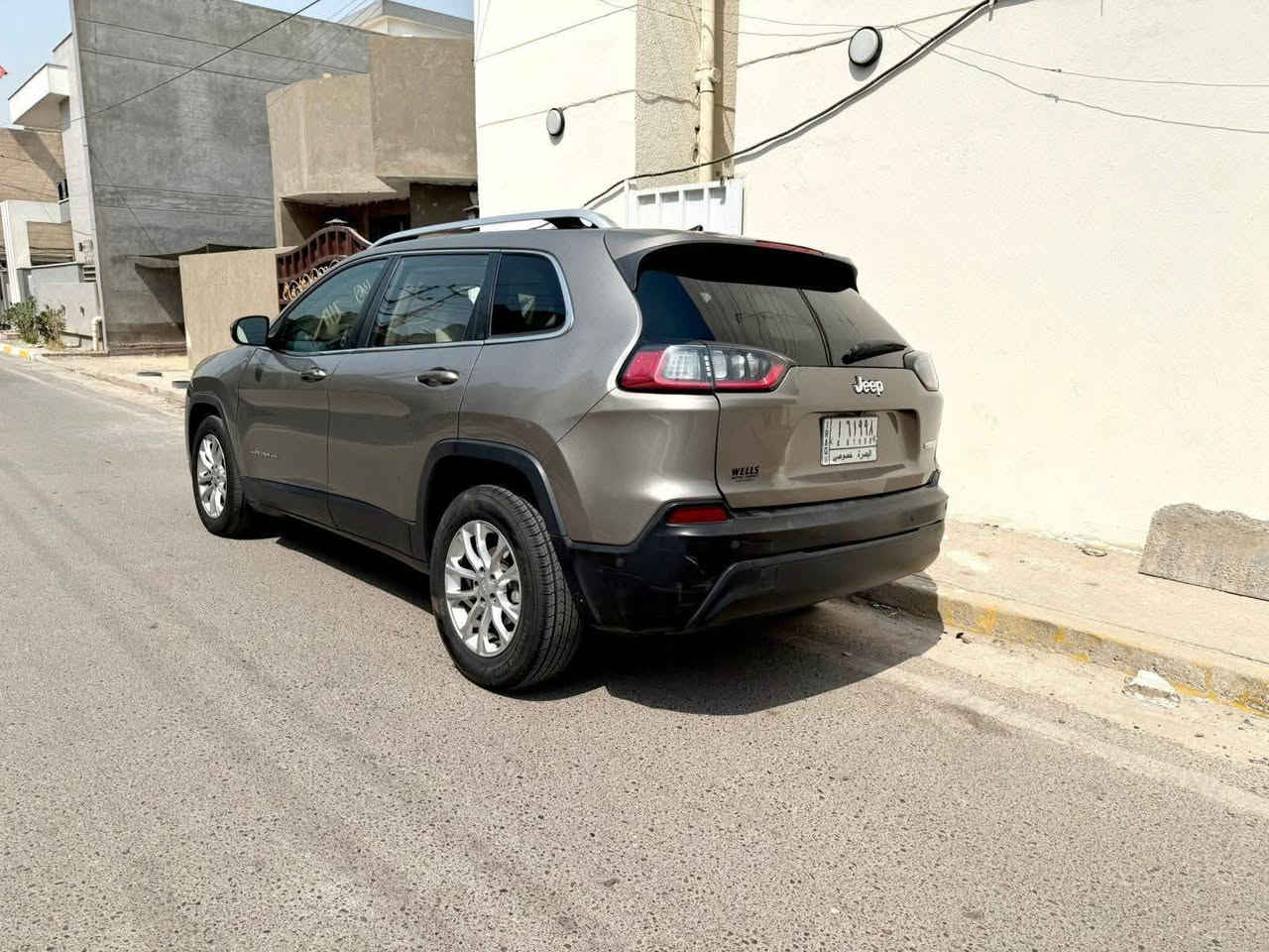 اسلام عليكم بيع مستعجل وسعر مناسب جيب شيروكي ٢٠١٩ لاتتيود - بزون وارد امريكي
محرك ٢٤٠٠ دوش

تحكم ستيرن.

ضربتها حلوة، جاملغ ورة الايمن صبغ مع الباب الخلفي

زوج تاير جديد اتصل على الرقم ***********
