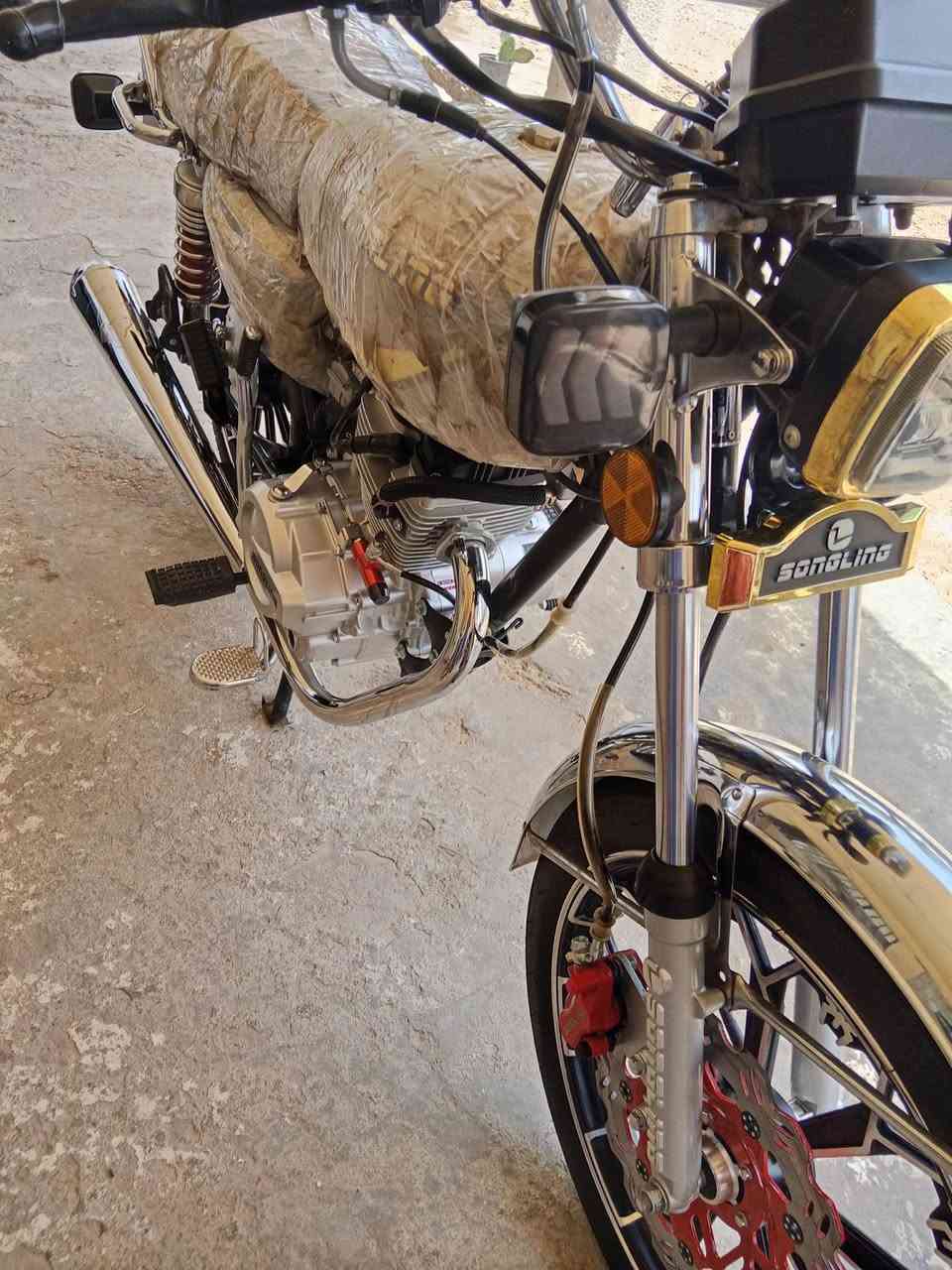 درجة سيفان موديل 24 أوراق استنساخ الدراجه جديده متروكه كله على الشركه العنوان حله حي الجزائر السعر 750 الشراي يتصل ***********
