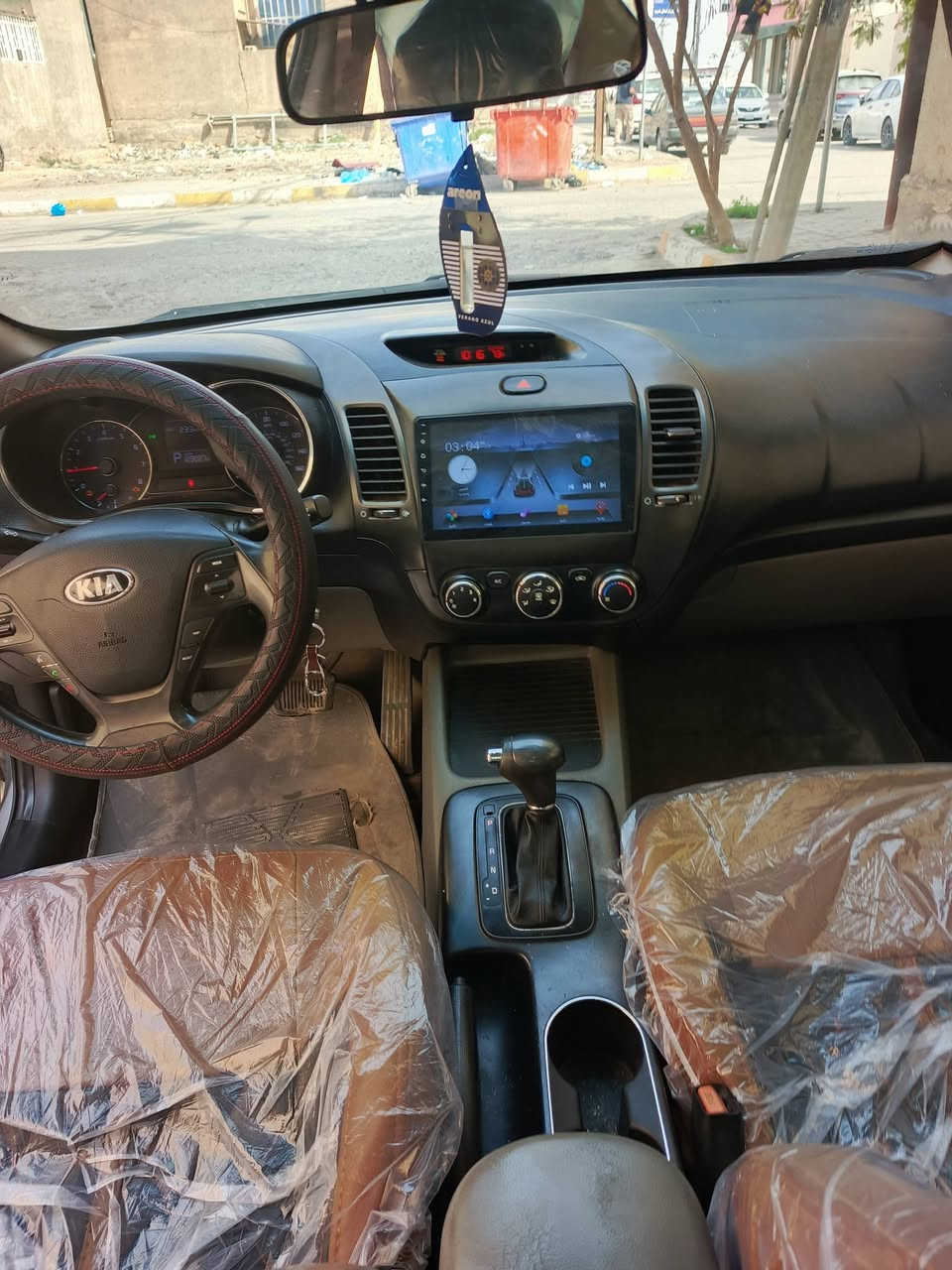 السلام عليكم
للبيع كيا فورتي موديل 2016 ماشيه 120 حادثها جاملغ خلفي فقط بجم كبس  ليبل واحد مواصفات السياره مكينه 2000دوش كير AT شاشه كبيره حساسات كاميرا متحركه لايت زنون حداديه جديده تبريد شغال تخم تيارات تحكمات ستيرن جهتين تحويل مباشر السعر 110 للاتصال فقط ***********
