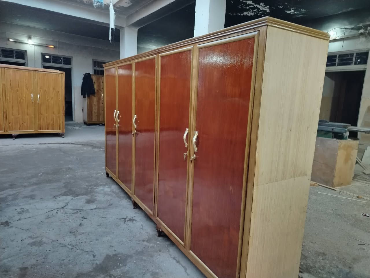 كنتور خمس أبواب مستعمل نضيف شغل ثقيل السعر 250الف للاستفسار*********** العنوان حسنكوي
