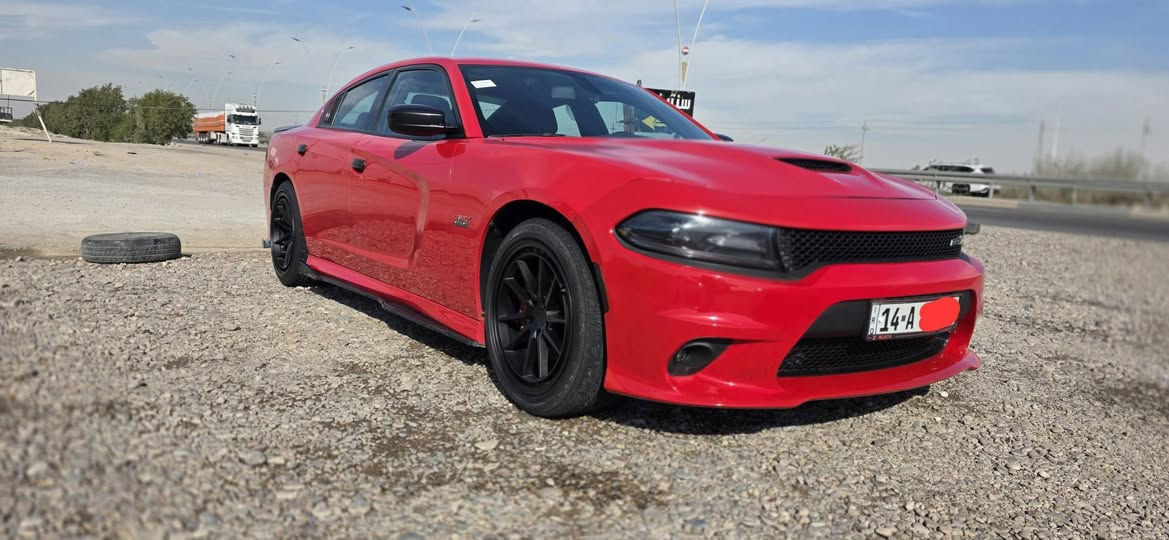 سلام عليكم 
شارجر 2017 سكات باك 6.400
السياره بدون حادث كفاله بديها بنيد مقسم فقط 
داخله تقرير تعمل وتسير 
جاهزه السياره من الطول للطول 
كزوزت رياضي 
داخل احمر 
السياره فول عده الفتحه 
ربع متذب عليها 
مكاني البصره 
***********
