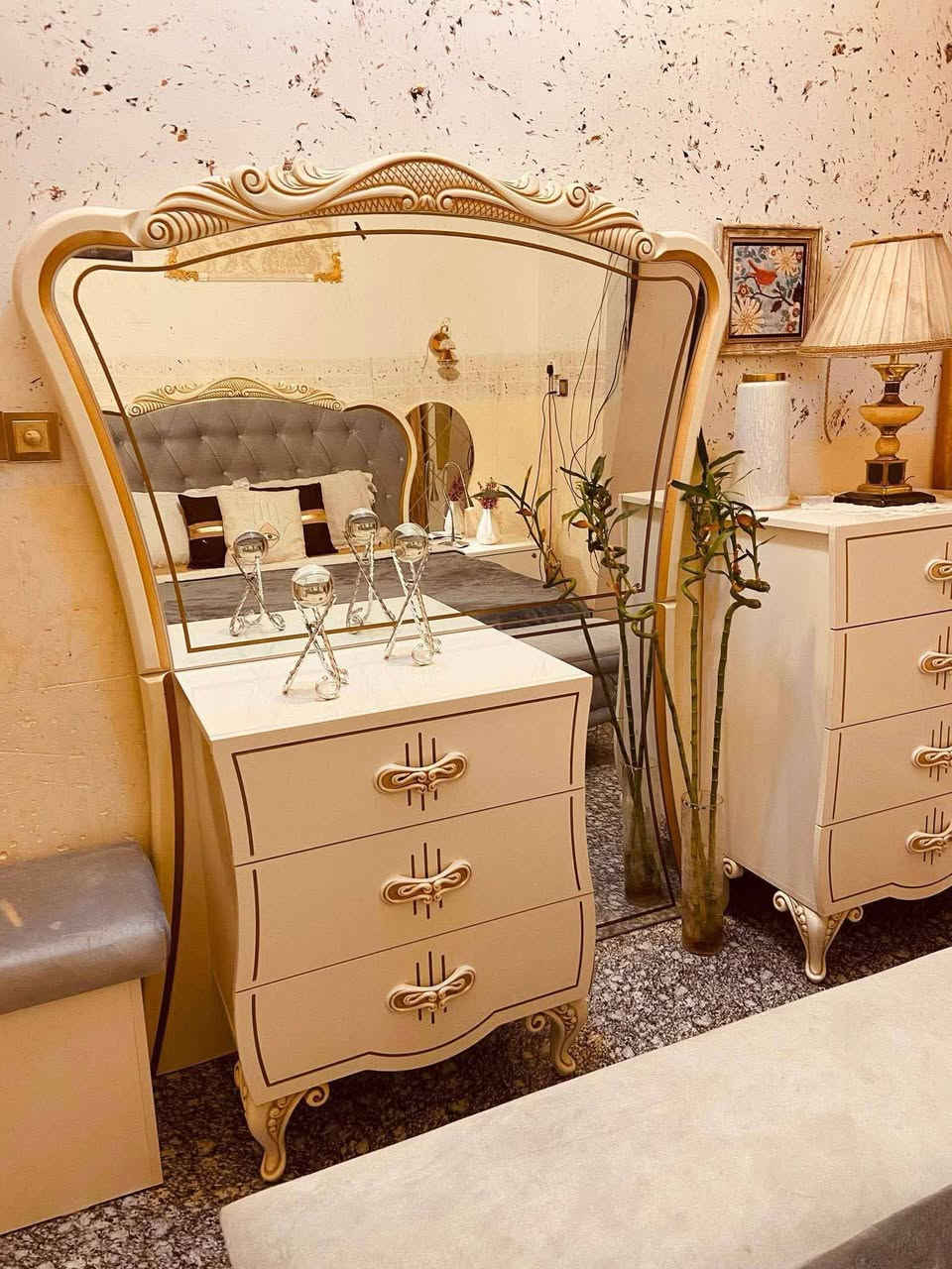 غرفه نوم تركيه🇹🇷ملكيه كلش نضيفه نضافتها95%اي ضرر مابيها 9قطع ضخمه بيبانها نضام هايد روليك مكاني واسط صويره اللا ستفسار انتصال *********** أو وتساب
