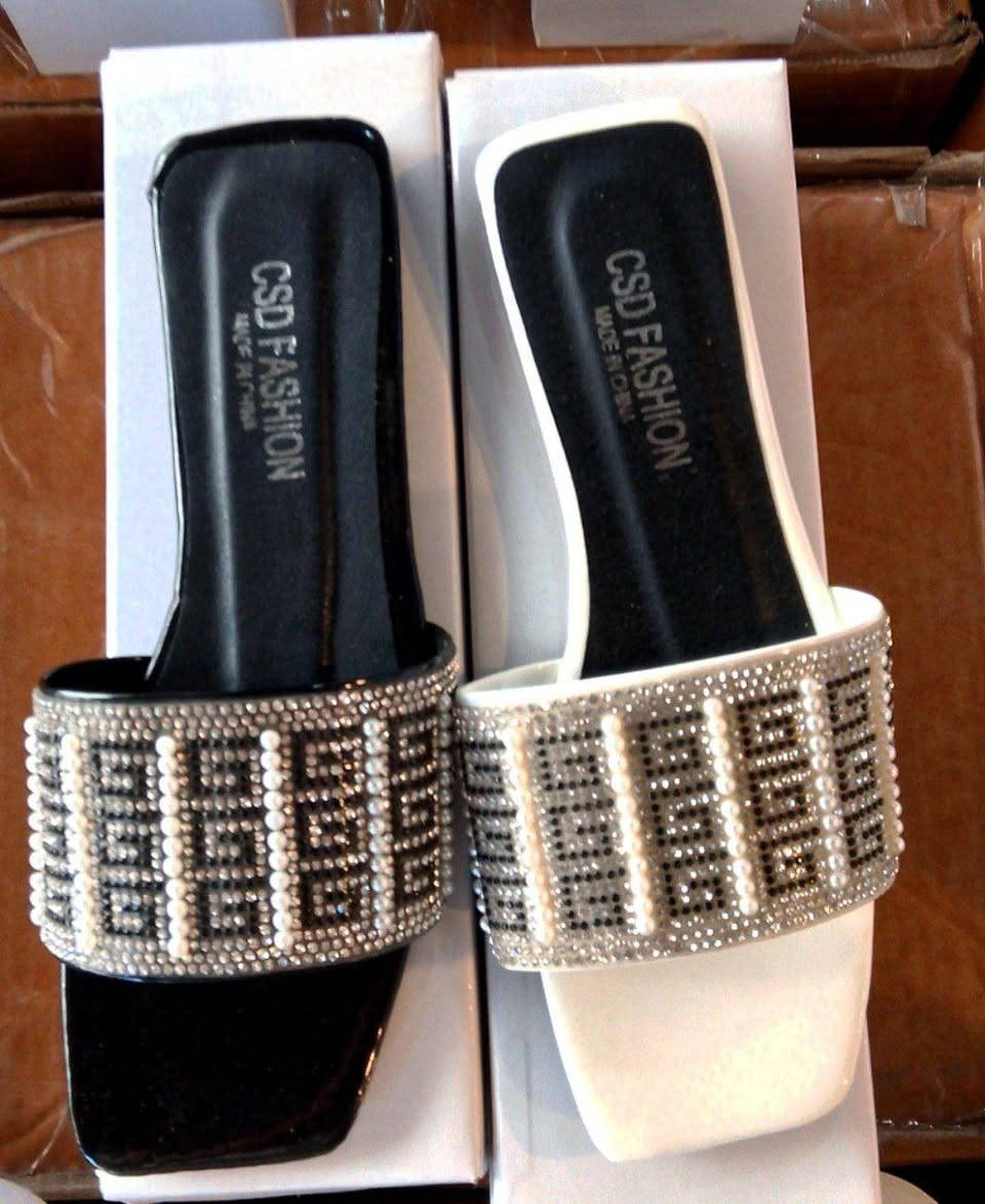 ✅️ البيع بالجملة  فقط، لا نقبل الطلبات الفردية. ✅️
موديلات جديدة، ومتوفرة حسب الطلب.

مقاسات وألوان متنوعة.

• مناسبة لتجار التجزئة والمحلات التجارية والمتاجر الإلكترونية.

• خدمة التوصيل متاحة لجميع المحافظات.

🚛 مع شركة الوسيط.

💬 تواصلوا معنا الآن واحجزوا قبل نفاذ الكمية.

للحجز والاستفسار، تواصلوا معنا عبر واتساب على الرقم ***********

✅️تەنها بە تاک و کۆ، بێ تاکەکەسی. ✅️
مۆدێلی نوێ و لەسەر داواکاری.

قەبارە و ڕەنگی جۆراوجۆر.

✅ گونجاوە بۆ فرۆشیارانی تاکەکەسی، دوکانەکان، و فرۆشگاکانی ئۆنلاین.

✅ گەیاندن بەردەستە بۆ هەموو قایمقامیەتەکان.
🚛 لەگەڵ کۆمپانیای ئەلوەسیت.
💬 هەر ئێستا پەیوەندیمان پێوە بکەن و پێش ئەوەی شتەکانتان نەمێنن حجز بکەن.

بۆ حجزکردن و پرسیارکردن لە ڕێگەی واتسئەپەوە پەیوەندیمان پێوە بکەن بە ژمارە تەلەفۆنی ***********
