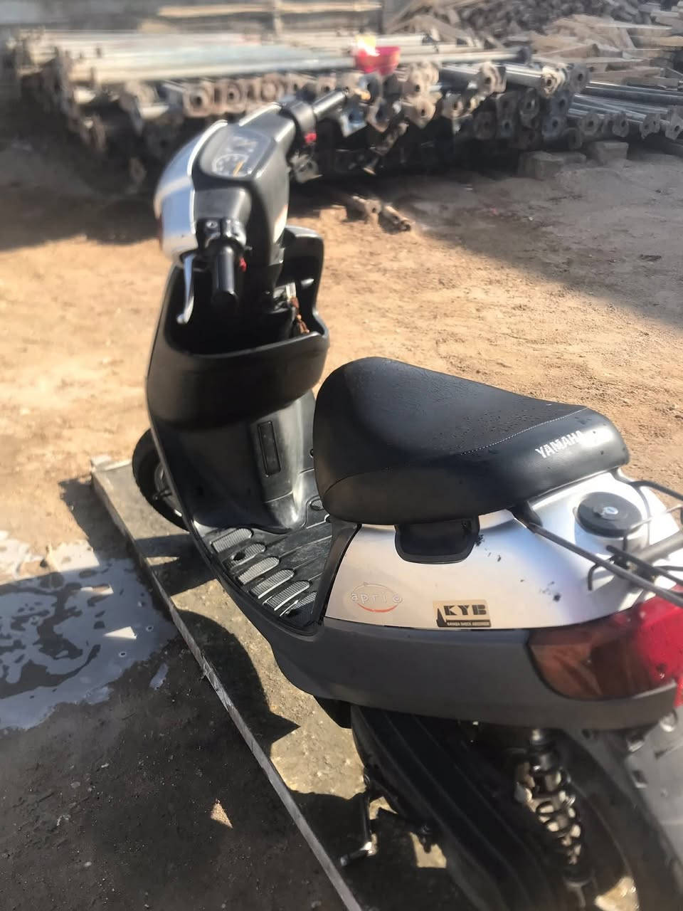 سلام عليكم بطه للبيع دراجه مكينتها مامفتوحه كهربائيات كلها شغاله اني اكفل مكينه غير شي ماعرف النضافه كدامك بصور كربلاء حي العامل منطقة الأولى سعر ٥٥٠ وبيها مجال حك جيه (تكرار النشر بسبب الوعود الكاذبه) التواصل***********
