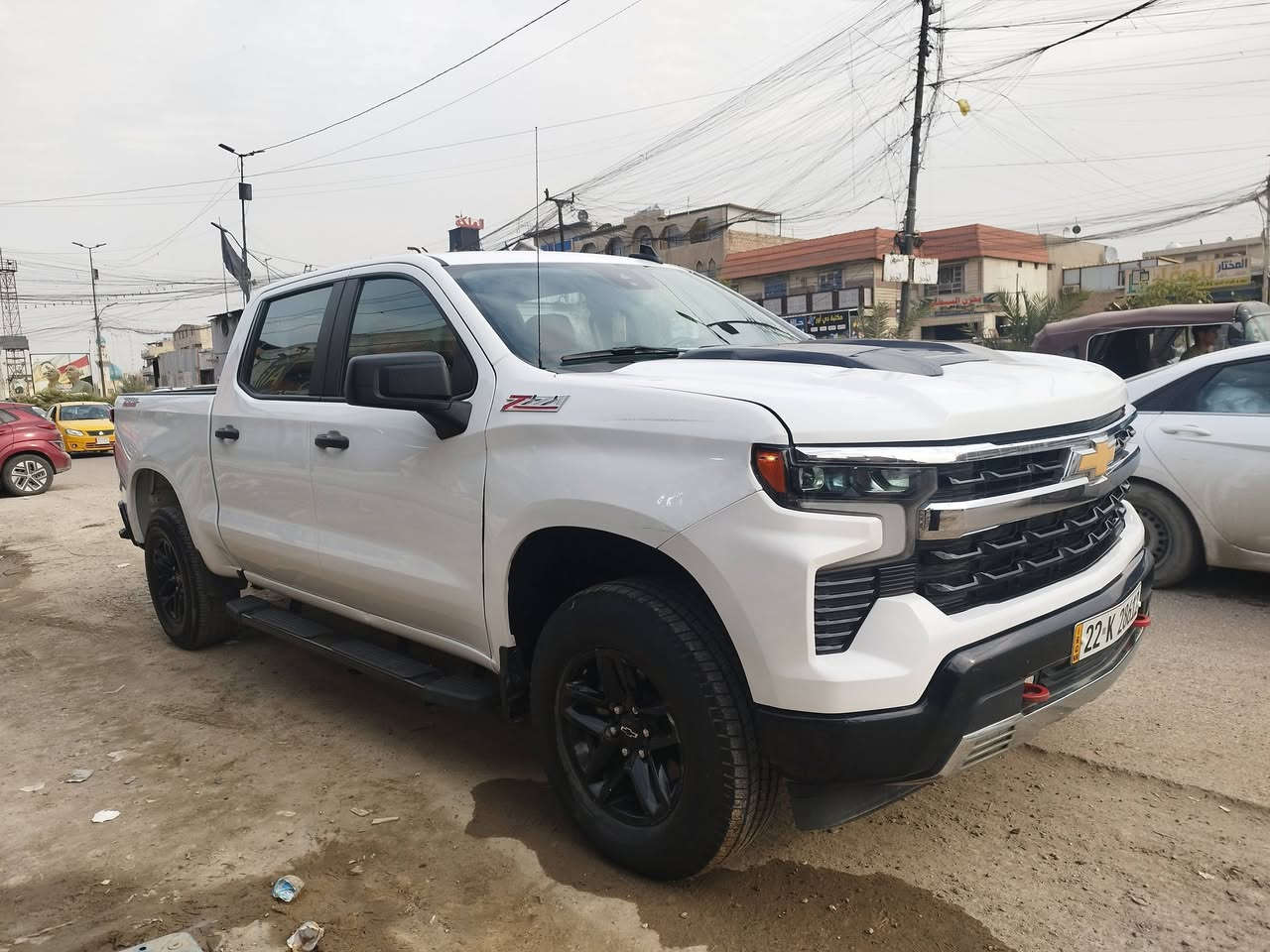 سلفرادو موديل 23 وارد امريكي حادثها كلش بصيط 
مكينه 8 سلندر باب خلفي كبير بدي قصير
فور ويل  المرغوب سياره جديده 
 وبالعافيه علئ الياخذها مكانها بغداد تحويل مباشر باسم المشتري 
السعر 280 
 اي استفسار اتصل ***********
