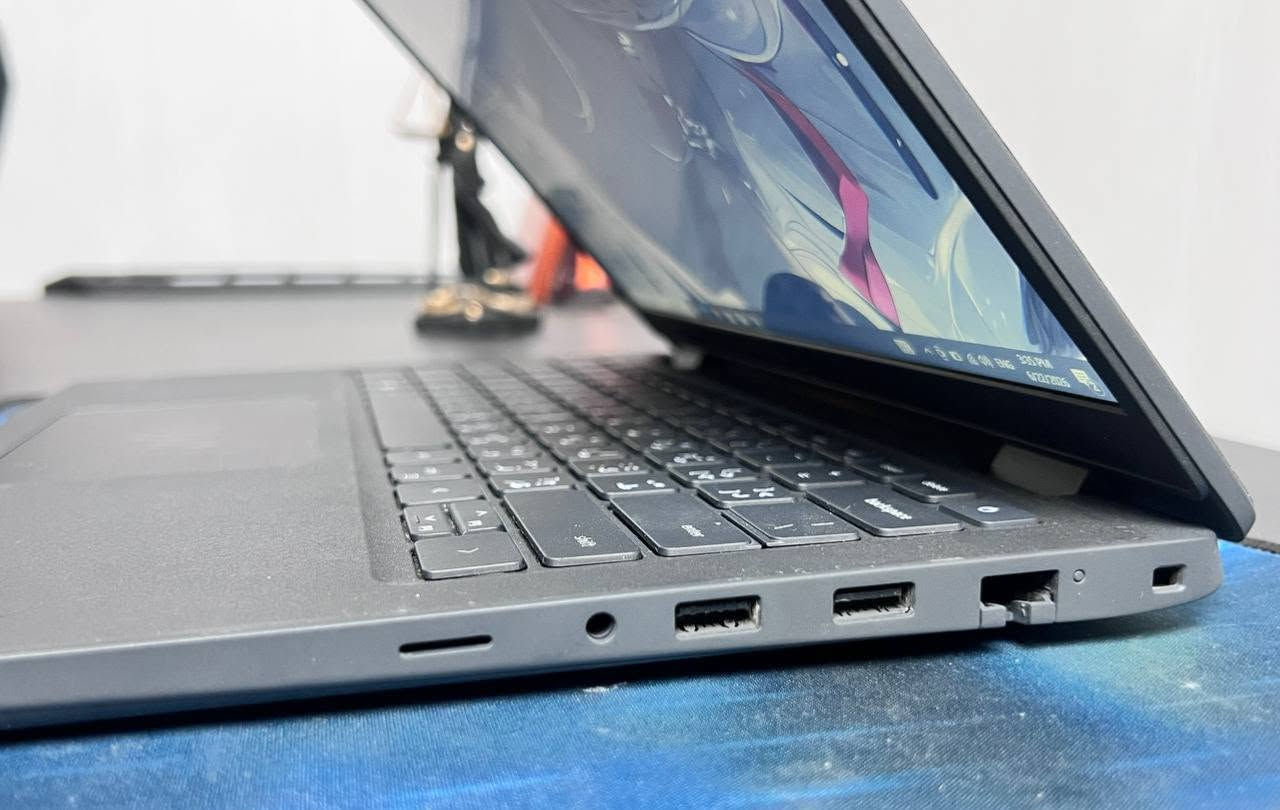 ‏⚜ لابتوب dell للبيع  ⚜
‏لابتوب راقي، مناسب للدراسة والبحوث والمونتاج (الادوبي) ومناسب للبرانج الهندسية مثل الاوتكاد وغيره  ...وايضا مواصفاته قوية للالعاب وينطيك سلاسة عالية(تتونس 🔥 ) ....
‏نظافة 100%  ✨
‏
‏المواصفات  🌙
‏⚜ المعالج / Core i5 1145G5  الجيل الحادي عشر
‏⚜ كرت شاشة intel iris xe graphics 4GB من اقوى الكروت المدمجة 
‏⚜ الرام / 8GB DDR4 
‏⚜ التخزين / 256GB SSD M.2 NVMe 
‏⚜ الشاشة / 14 inch hd+ screen 
‏
‏ملحقاته كاملة
‏شاحنتة الاصلية
‏ماوس
‏ماوس باد
‏حقيبة خاصة 
‏
‏🩵🩵 سعر 375 الف 🩵🩵
‏مع ضمان 10 ايام استبدال في حال وجود اي خلل او مشكلة ⚜ الاستلام بعد الفحص والتأكد من جميع التفاصيل 🌹
‏يتوفر توصيل لكل العراق 
‏متواجد ماسنجر 
‏واتساب ***********
‏
