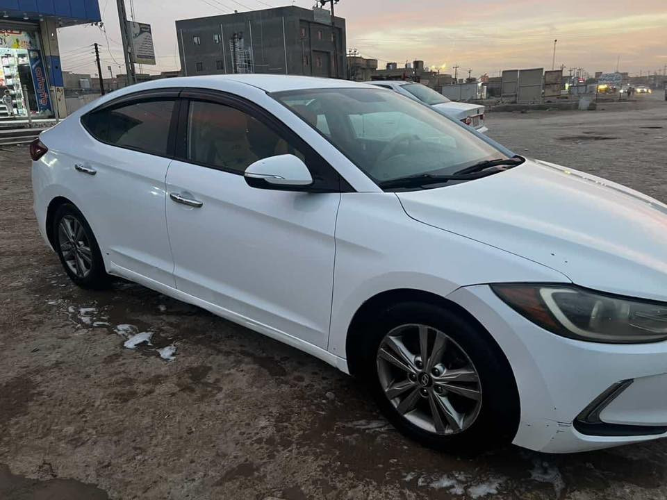 النترا ٢٠١٧
التدفئة مكان السايق ومكان العبري
حساساته بالمرايات 
حساسات خلفيه دعاميه
تبريد حار + بارد
التدفئة
السيارة فقط مبدلة چاملغ وبنيد 
حداديه كامله
تايرات جدد
والسياره فول مواصفات عدا فتحه وبصمة 
السعر ١٢٥ ورقة قابل للتفاوض مجال بسيط
*********** 
تفاصيل هنا اتصلو
