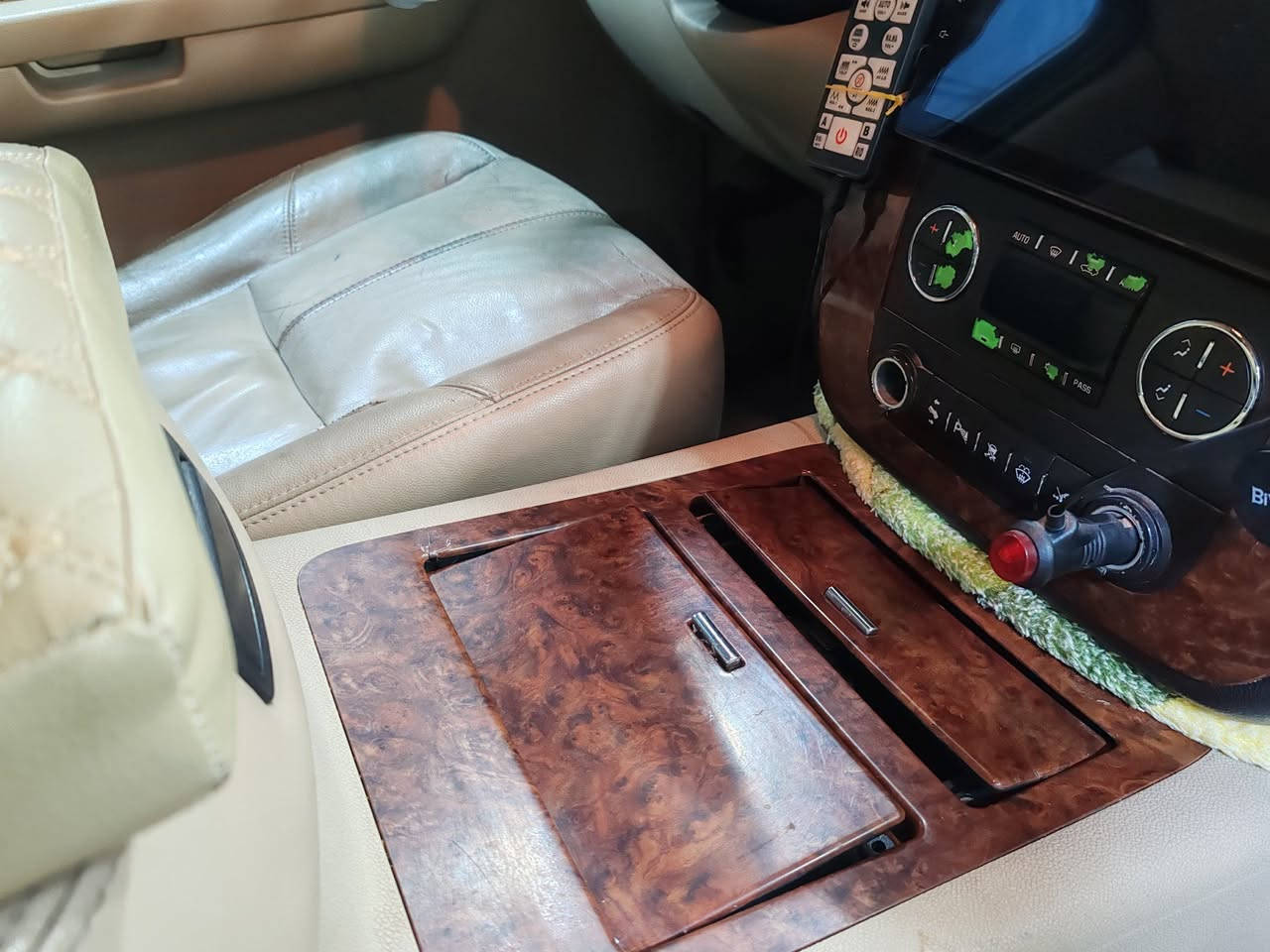 ادوات
تاهو 2008 ابتر LTZ
مكفوله من الصبغ و التبديل والكص
مكفوله من السرقة والفتح والعشائر
مواصفات LTZ فول
تبريد ثلاث قطع
المقاعد الاماميه والخلفية كهرباء
المقعد الخلفي منفصل
تحكم استيرن جهتين
شاشه عدد 2
فور ويل
تشغيل عن بعد
جنطه فتح كهرباء
المقاعد الاماميه تدفئة
وذاكره
اريل ابل كاربلي
دوسات كهربائية
فتحه سقف
كامره خلفيه
سماعات BOSE 
راديتر مال حاويه جديد 
بطاريه 90 امبير جديده
السعر 130 وبيها مجال
شرط ما ناقصها اي شي


**إذا كنت صاحب هذا الإعلان وتريد حذفه لأي سبب، رجاءا أرسل رسالة إلى الدعم الفني**