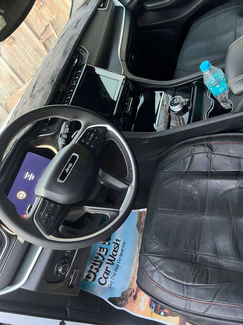 جيب كراند شيروكي فئه لاريدو 
موديل 24 حادث بجم بدون 
شواصي ولا لغود فقط تبديل جاملغين وبنيد
ماشيه 4900 زيرو السعر265 وبيها مجال 
للاستفسار الاتصال برقم ***********
